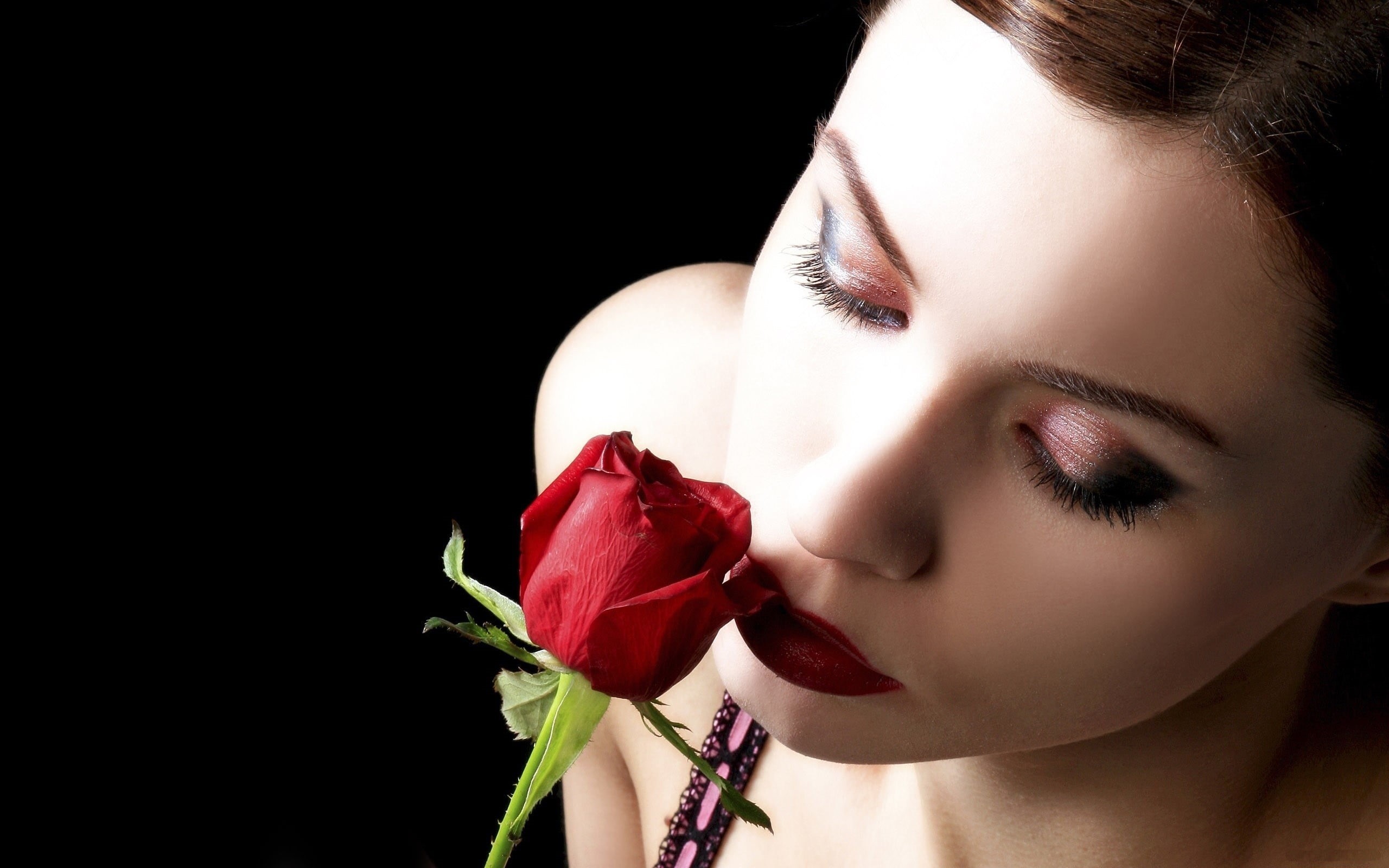 young adult, flower head, indoors, beauty in nature, close-up, black background, freshness, 2K, beautiful woman, studio shot, plant, flowering plant, smelling, HD Wallpaper