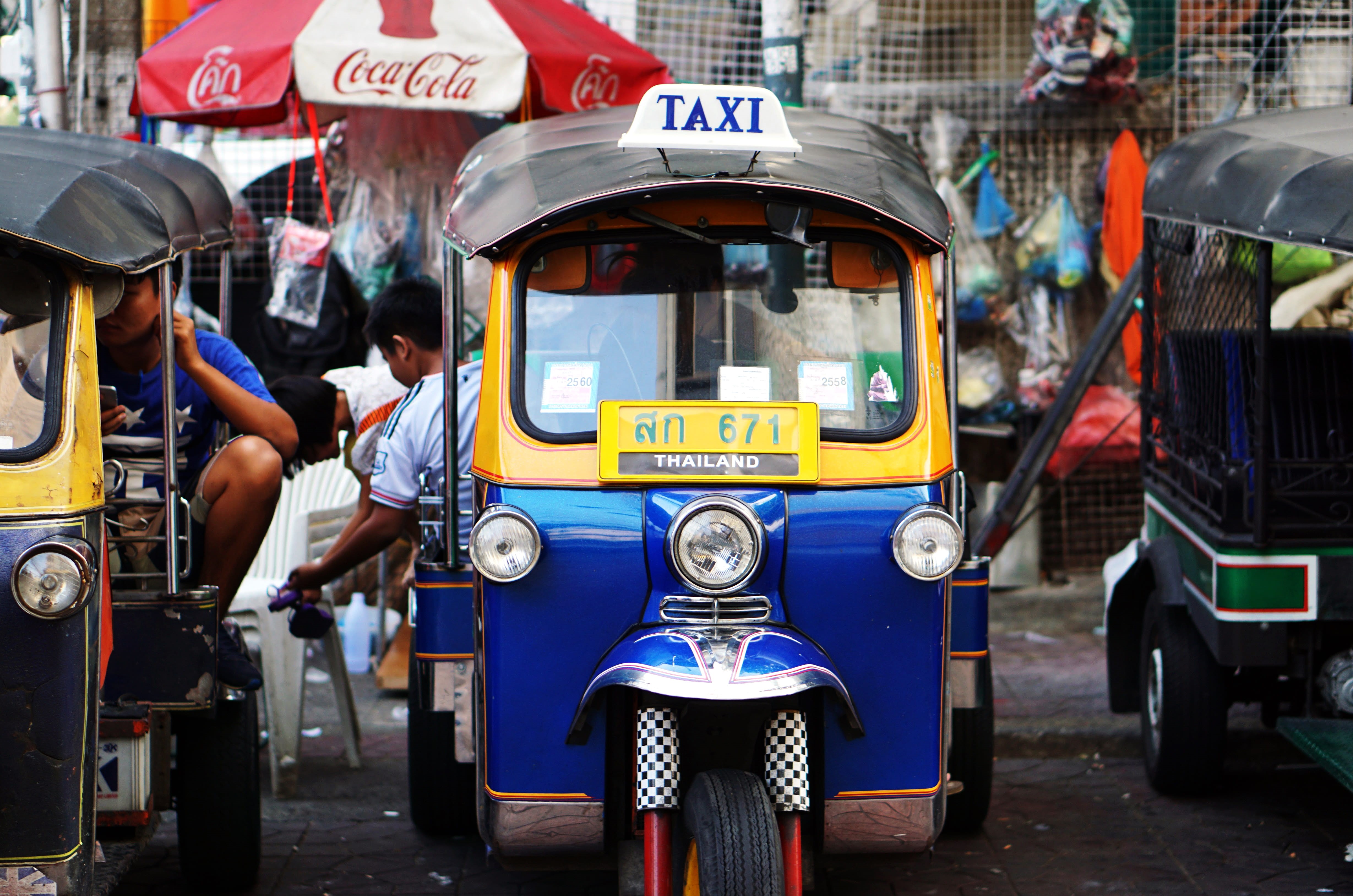 auto, thai taxi, city life, crowded, city, thailand, jinrikisha, street, beside, 4K, yellow, blue, occupation, traffic, transport, parking, day, men, rickshaw, HD Wallpaper