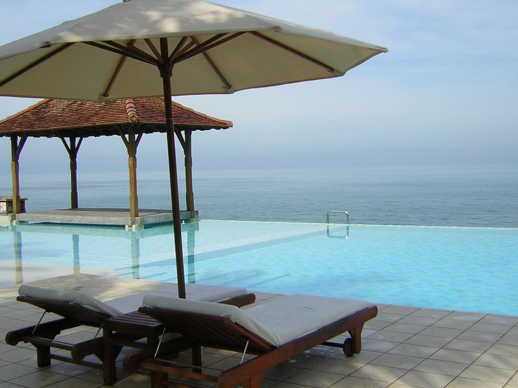 chairs, deck, lanka, parasol, hd, ocean, wooden, 480P, nature, sun, umbrellas, loungers, brown, sri, pool, white, padded, HD Wallpaper