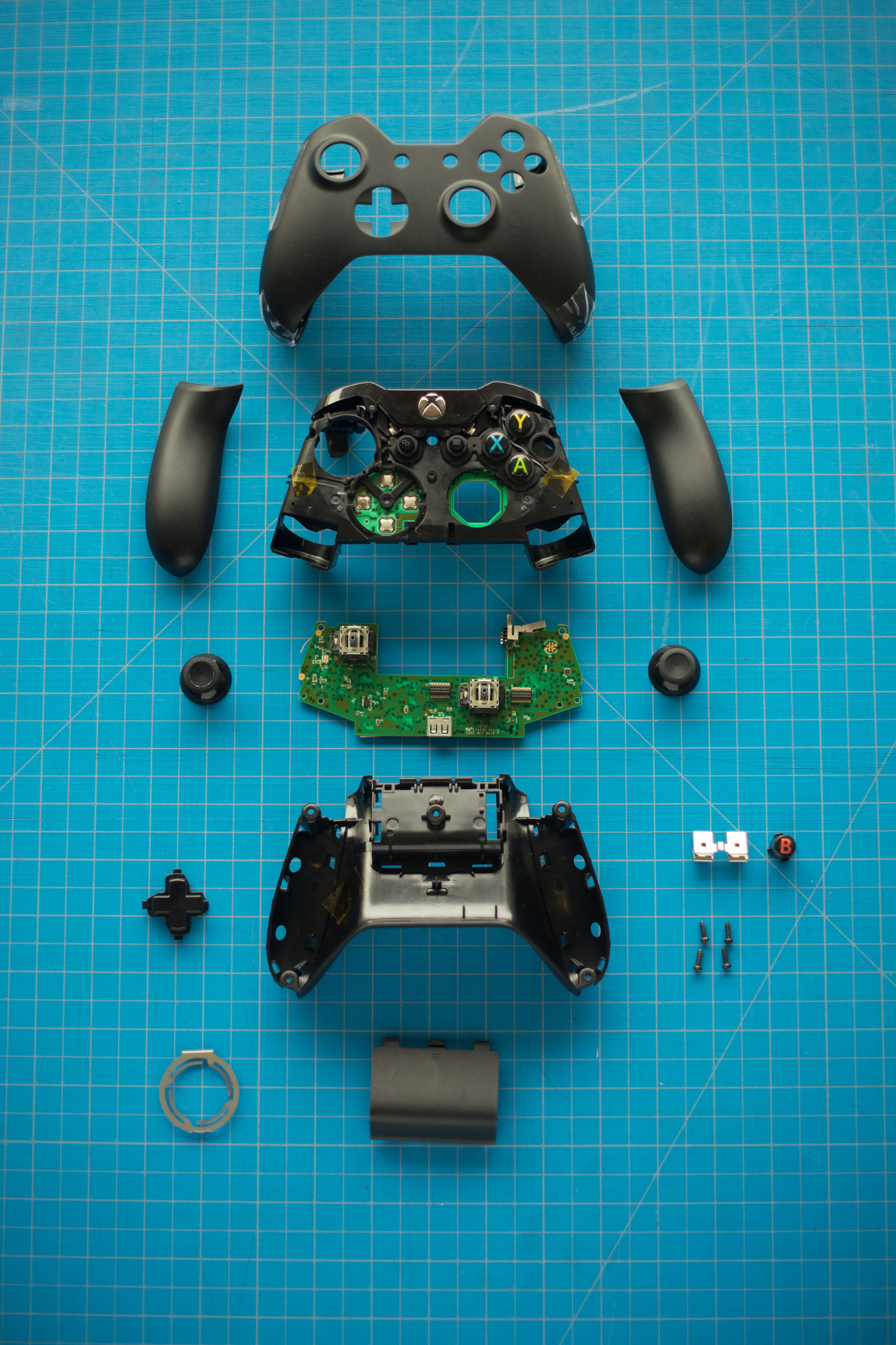 pattern, grid, tiled floor, xbox, indoors, controller, disassembled, remote, communication, high angle view, still life, 5K, device, human representation, Phone HD Wallpaper
