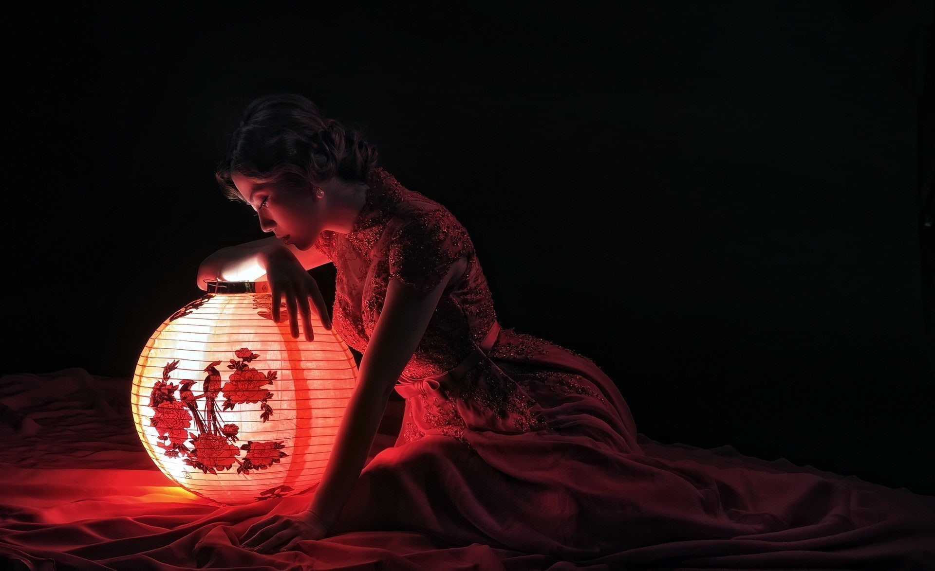 women, studio shot, red, lantern, black background, crystal ball, one person, glowing, model, mystery, front view, copy space, indoors, 1080P, dark, illuminated, HD Wallpaper
