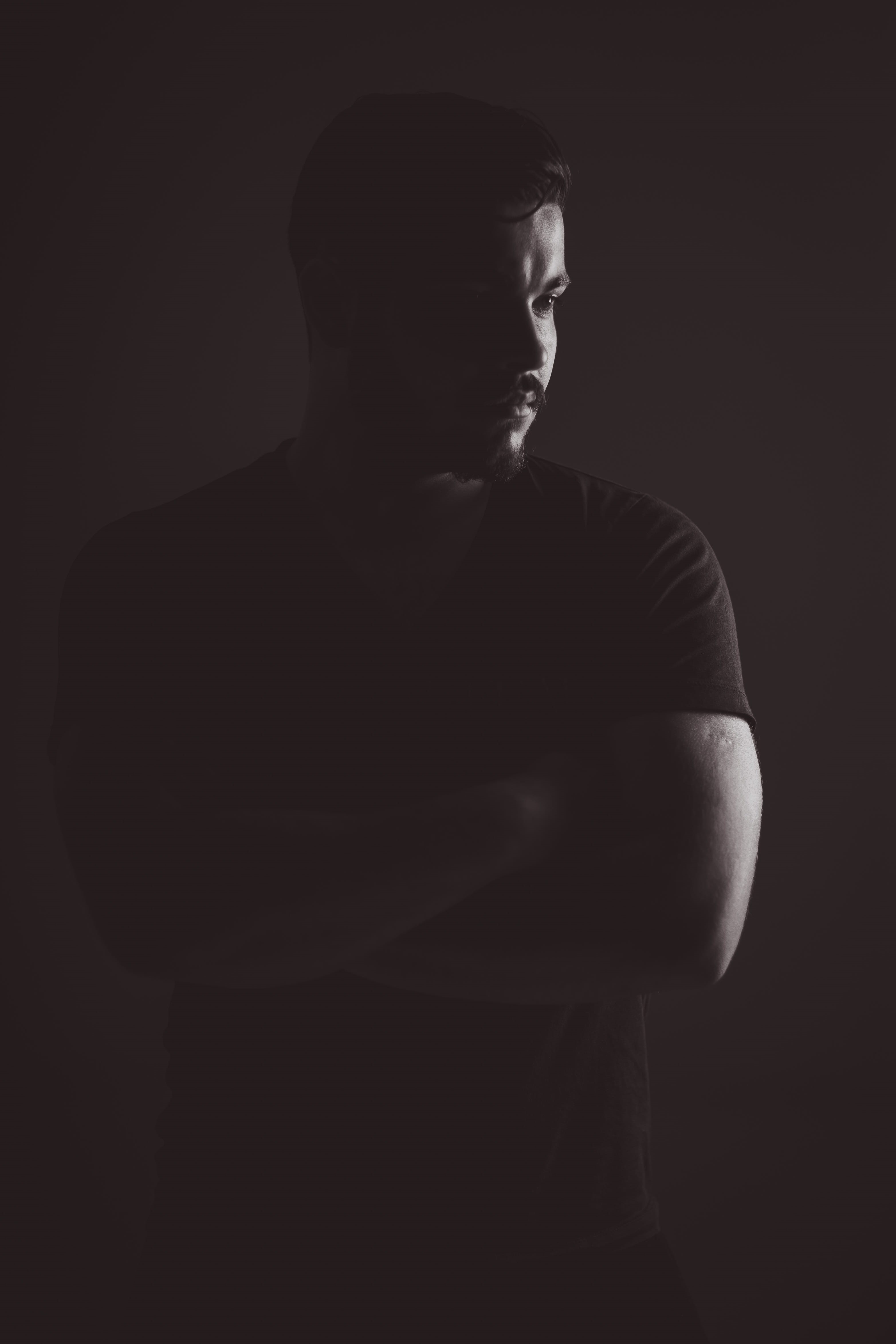 standing, front view, 4K, one Person, boy, man, adult, contemplation, arms crossed, in relation to, t, portrait, young men, shirt, one man only, people, Phone HD Wallpaper