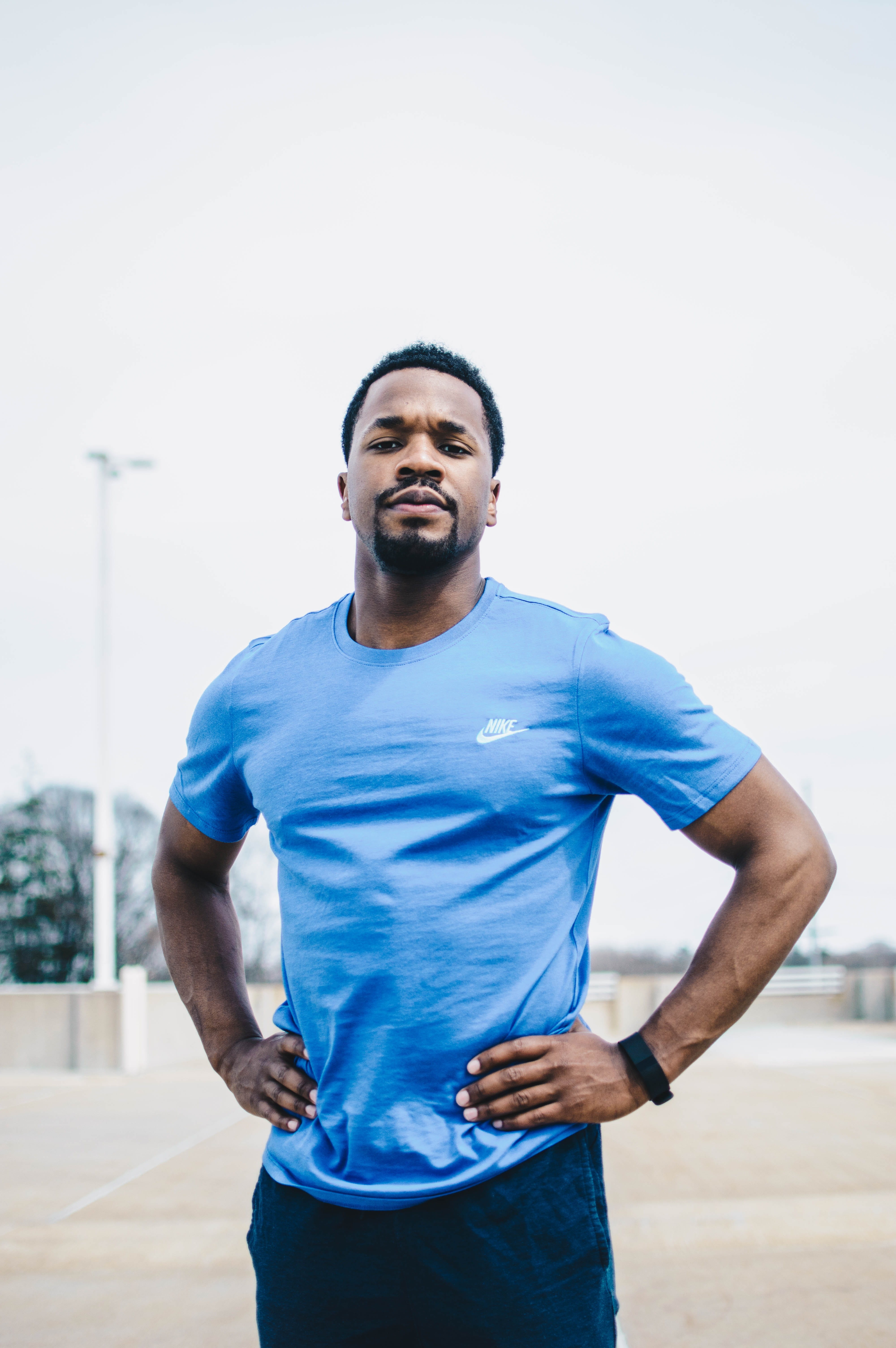 5K, front view, lifestyles, focus on foreground, hand on hip, mens, african Descent, jogging, standing, african american, athlete, s, crew-neck, real people, Phone HD Wallpaper