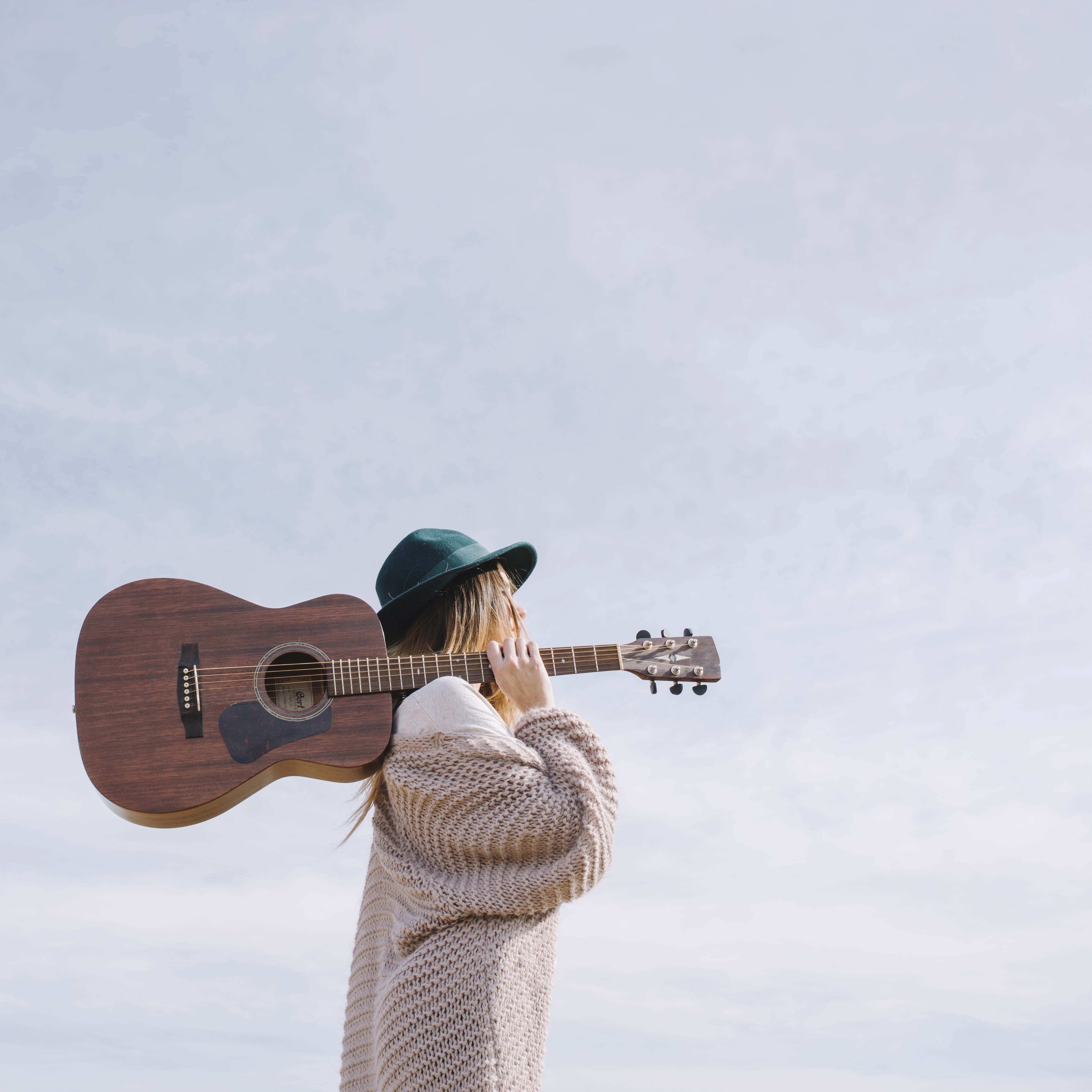 cloud - sky, real people, fashion, one person, acoustic guitar, leisure activity, hairstyle, lifestyles, blue sky, style, string instrument, dreadnought, Phone HD Wallpaper