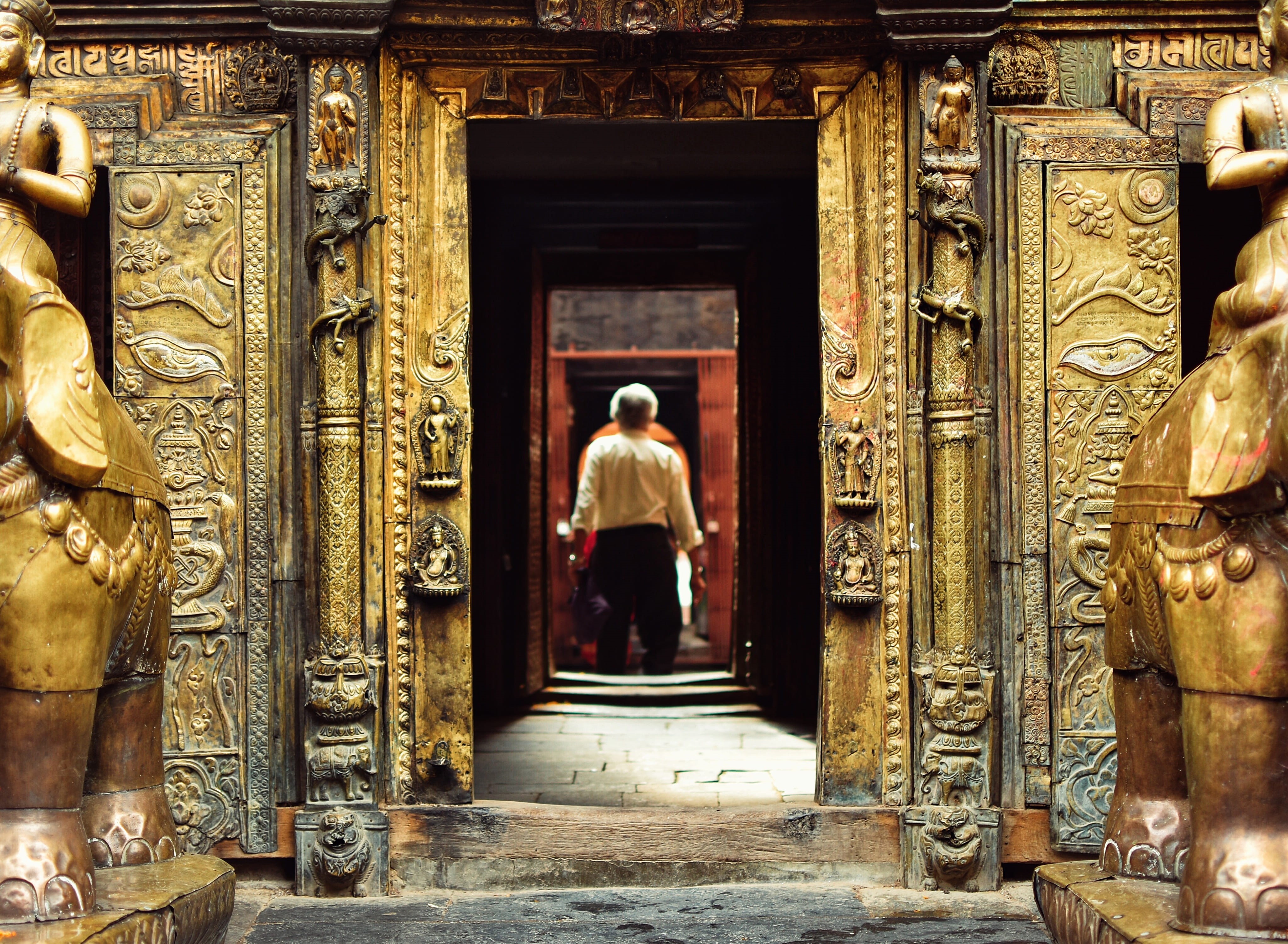 man, 4K, travel, religion, built structure, ornate, architecture, spirituality, brown, east Asian Culture, architectural column, cultures, building, place of worship, HD Wallpaper