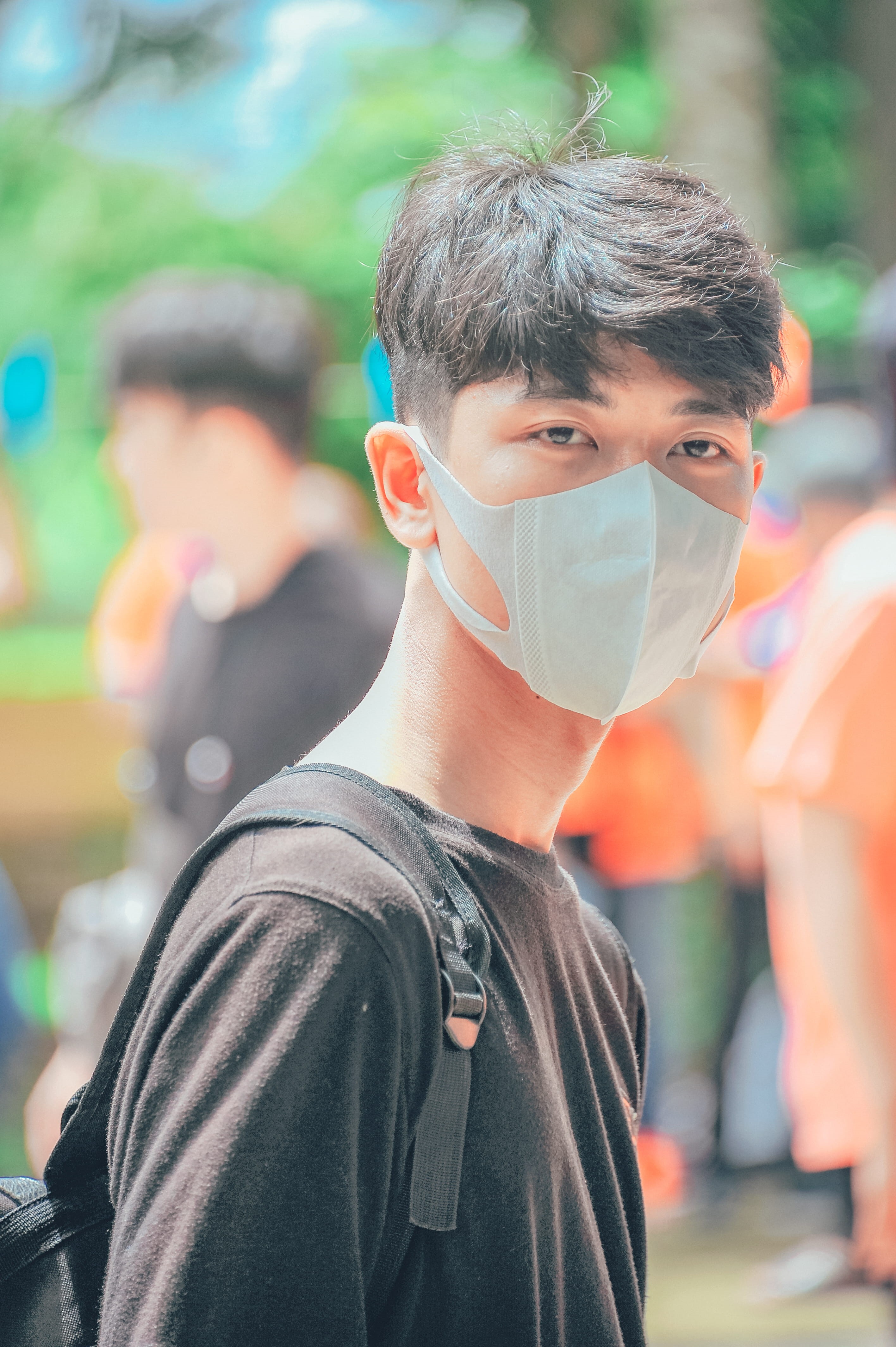 day, outdoors, wearing, man, 4K, safety, facial expression, city, wear, glasses, t-shirt, real people, security, casual clothing, young men, fine-looking, Phone HD Wallpaper