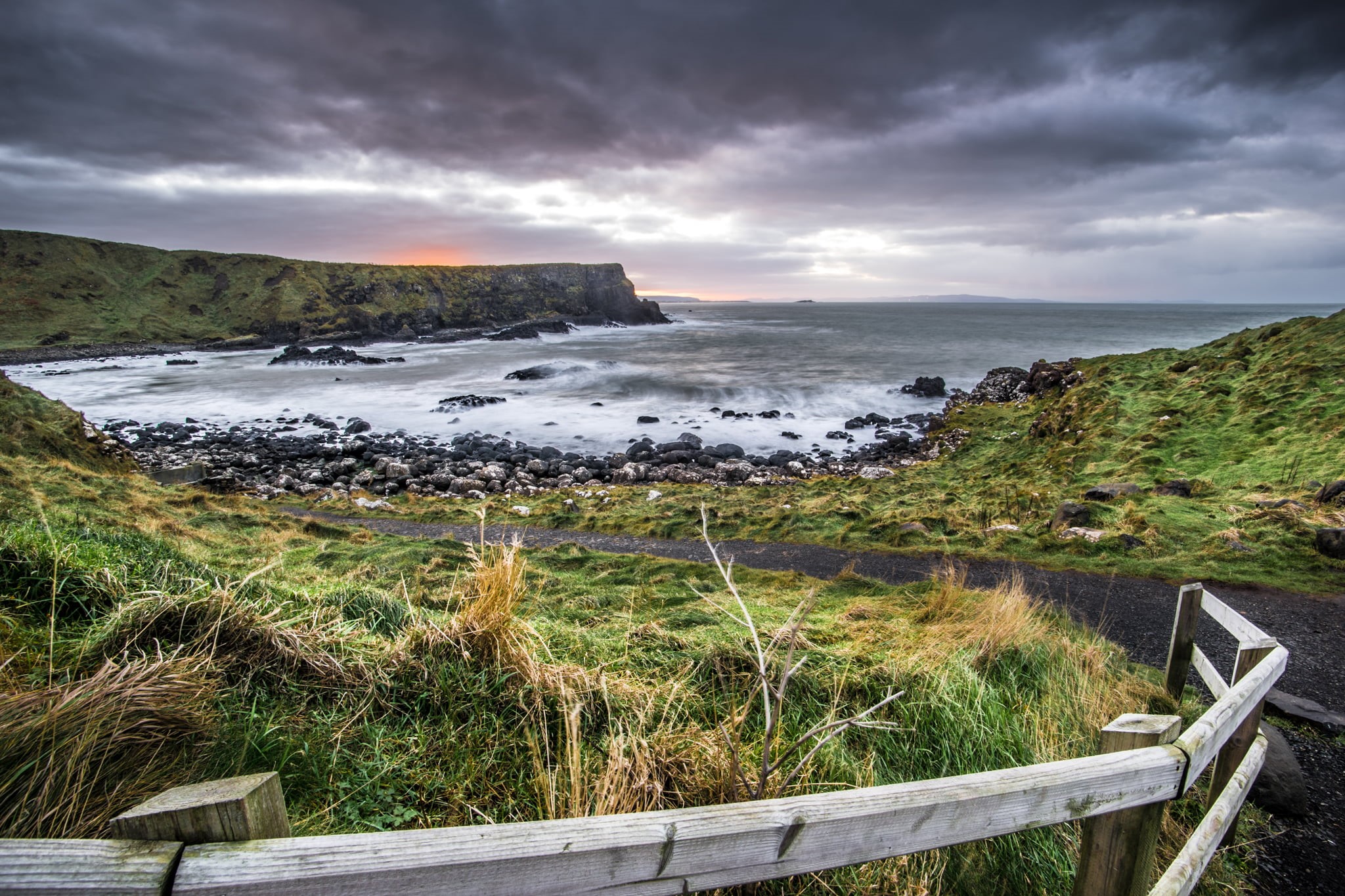 body, body of water, landscape, scenics, cliff, beside, weather, antrim, Co. Antrim, water, causeway, green grass, seascape, sony a7, motion, clouds, grass, HD Wallpaper