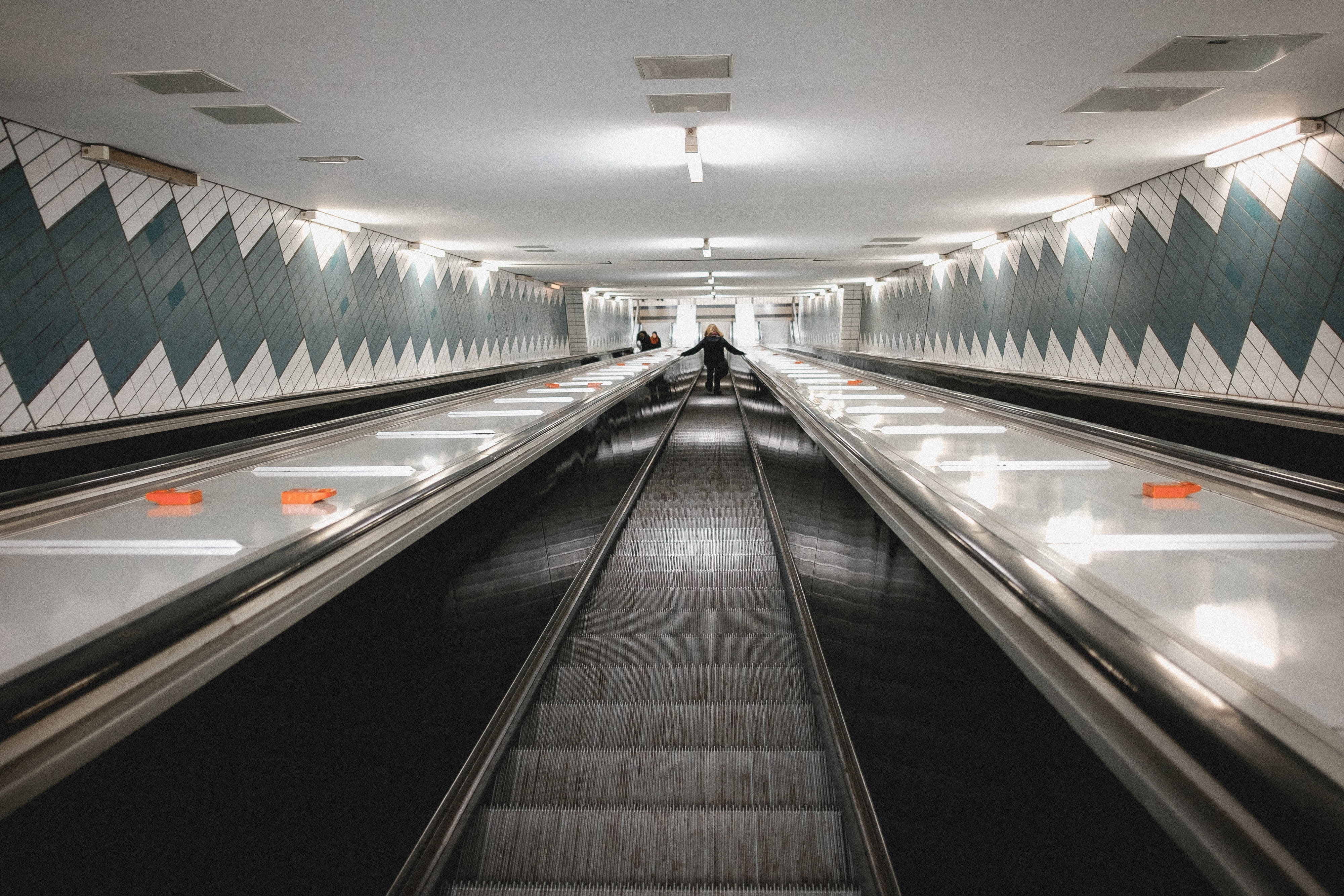 built structure, transportation, metal, island, down, indoors, futuristic, movement, underground, manhattan, subway station, design, perspective, railing, HD Wallpaper