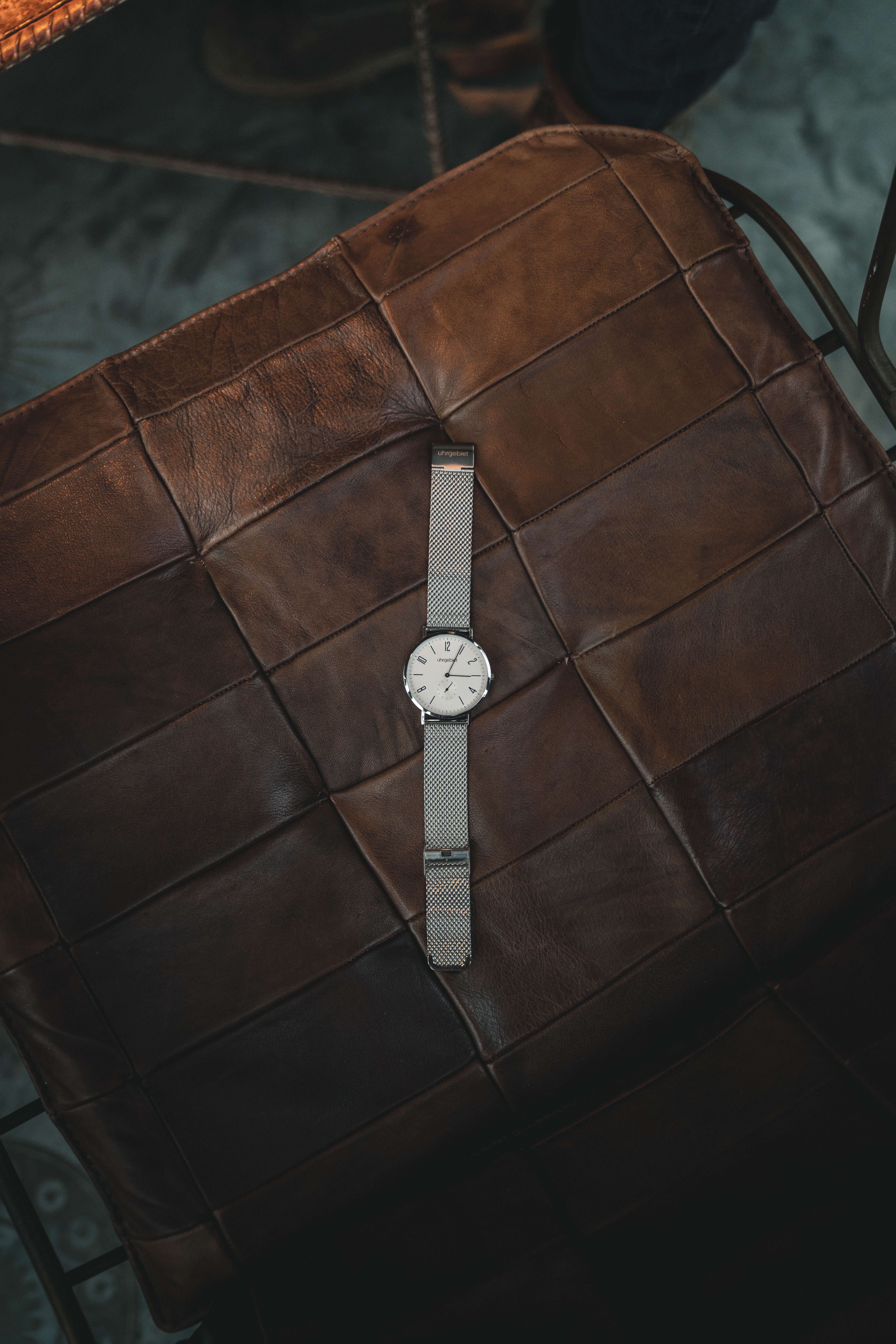 silver, jewelry, arts culture and entertainment, room, minutes, wear, seat, black, style, object, expensive, timer, businessman, day, watch, high angle view, Phone HD Wallpaper