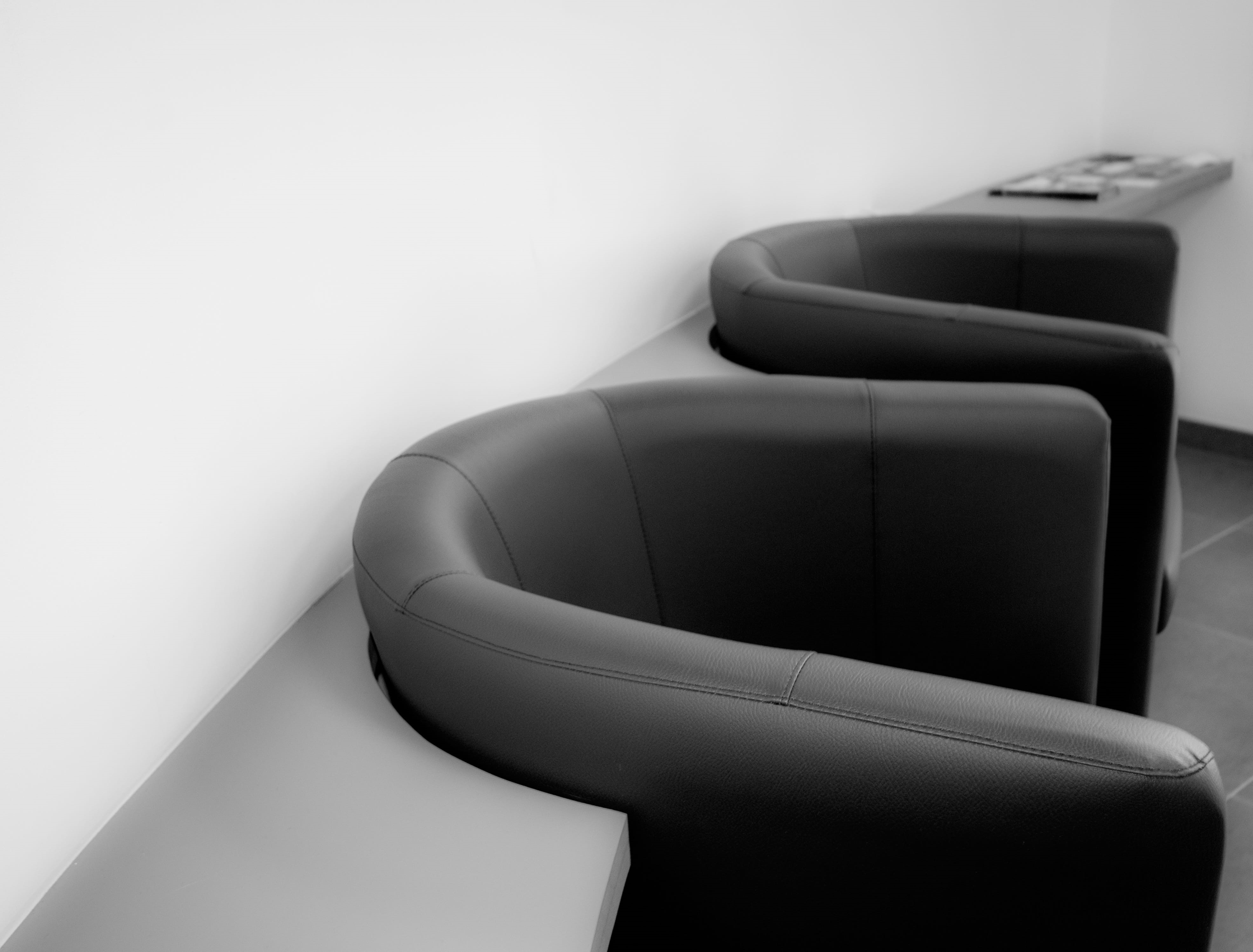 chairs, table, copy space, modern, relaxation, sofa, bathroom, domestic Room, black, chair, leather, indoors, luxury, black and white, furniture, furnitu, HD Wallpaper