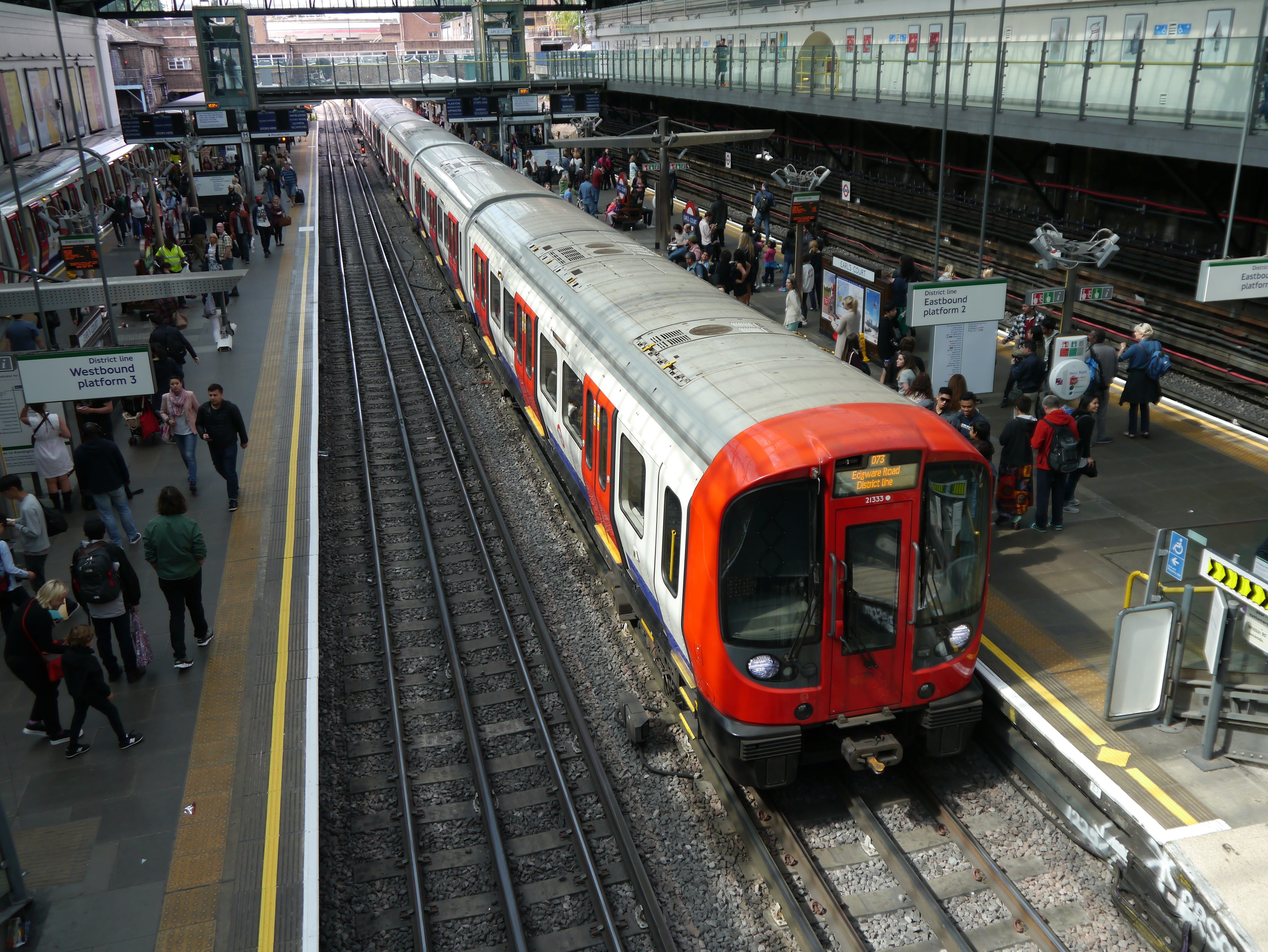 public, railroad station, commute, tfl, 4K, district line, incidental people, tube, track, rail transportation, public transportation, group of people, HD Wallpaper