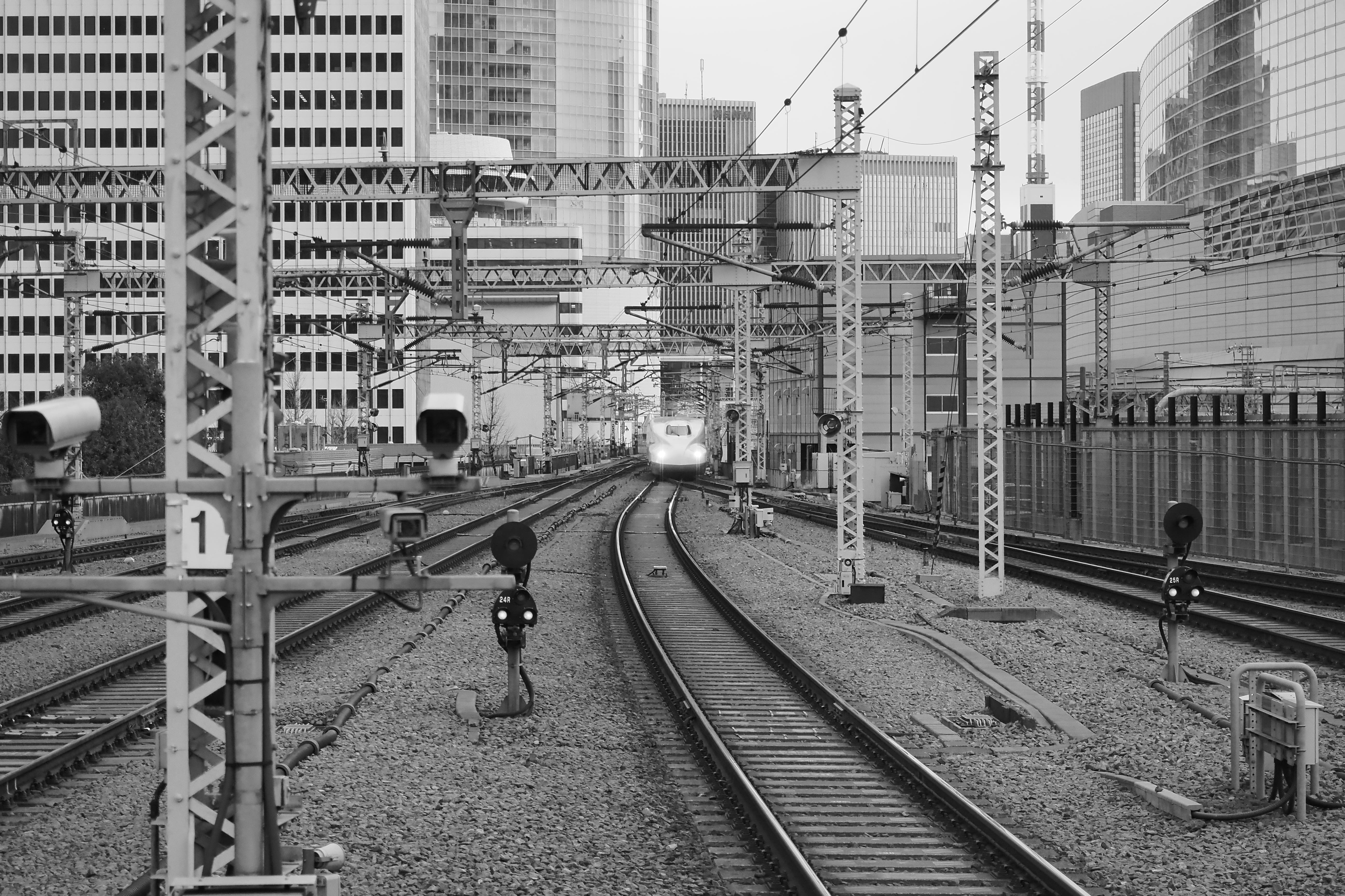 city, public transportation, n700 system, urban Scene, track, building exterior, transportation, grayscale, rail transportation, cable, Bullet Train, building, HD Wallpaper