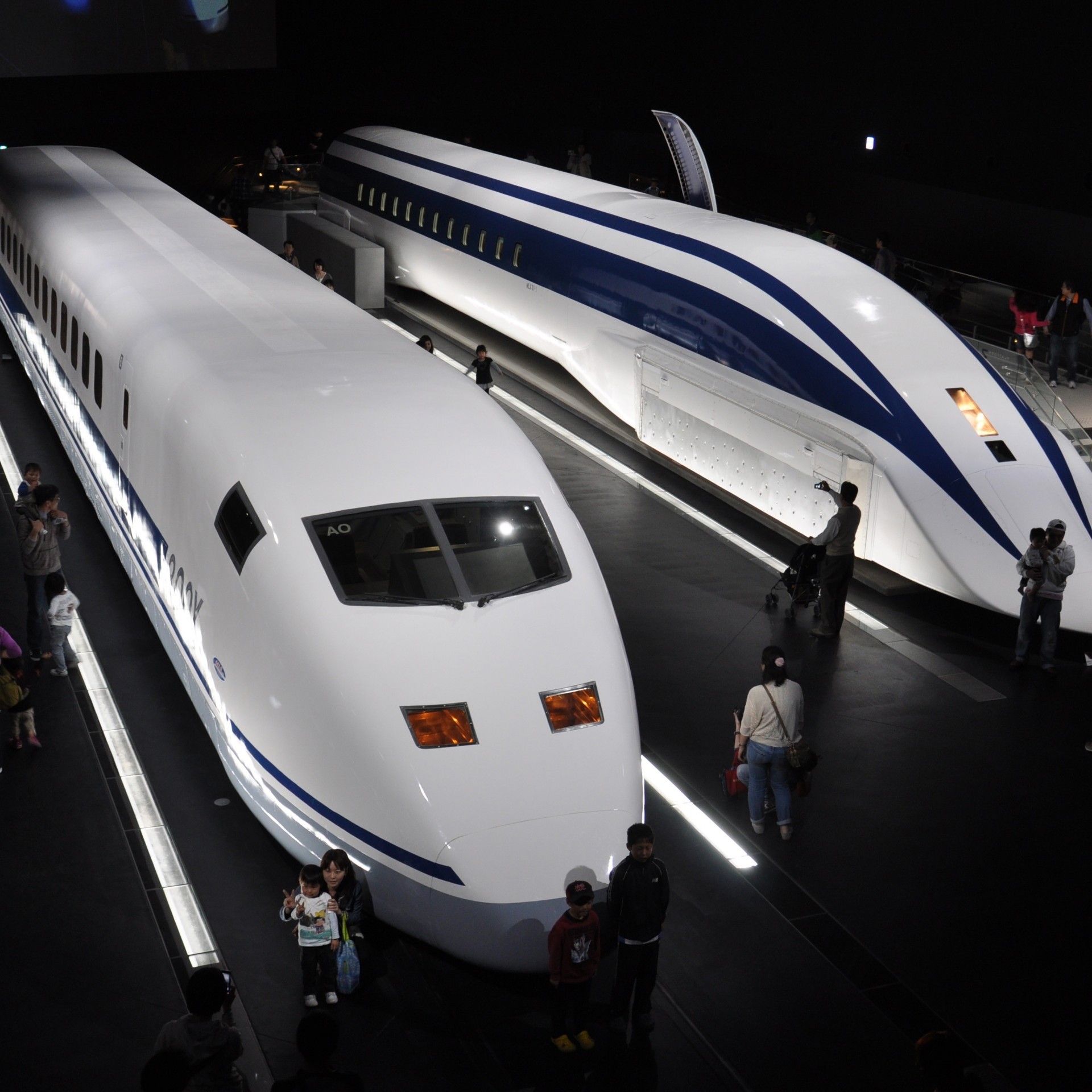 track, transportation, outdoors, standing, passenger, travel, group of people, high angle view, lifestyles, departure, technology, surrounded, trains, destination, Phone HD Wallpaper
