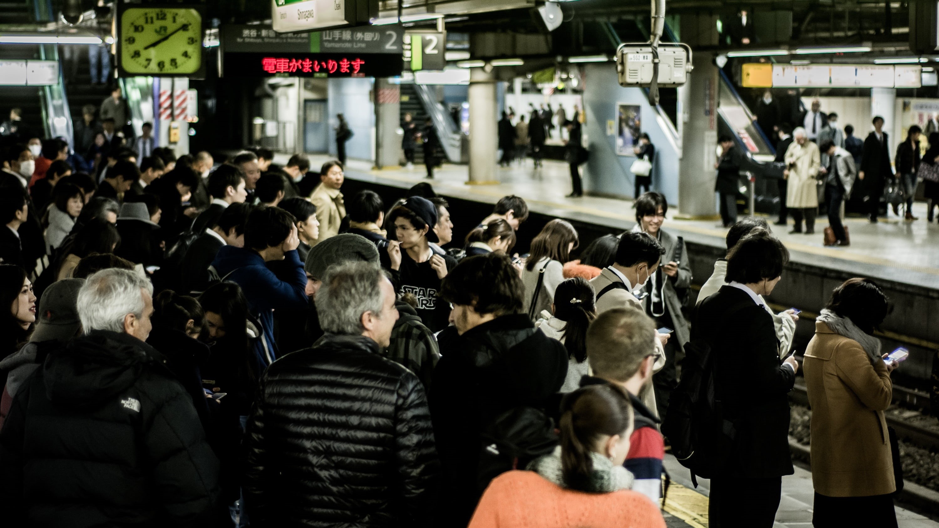 large group of people, people, railway, 2K, technology, public transportation, subway, family, camera, mode of transportation, commuter, crowd, friend, HD Wallpaper