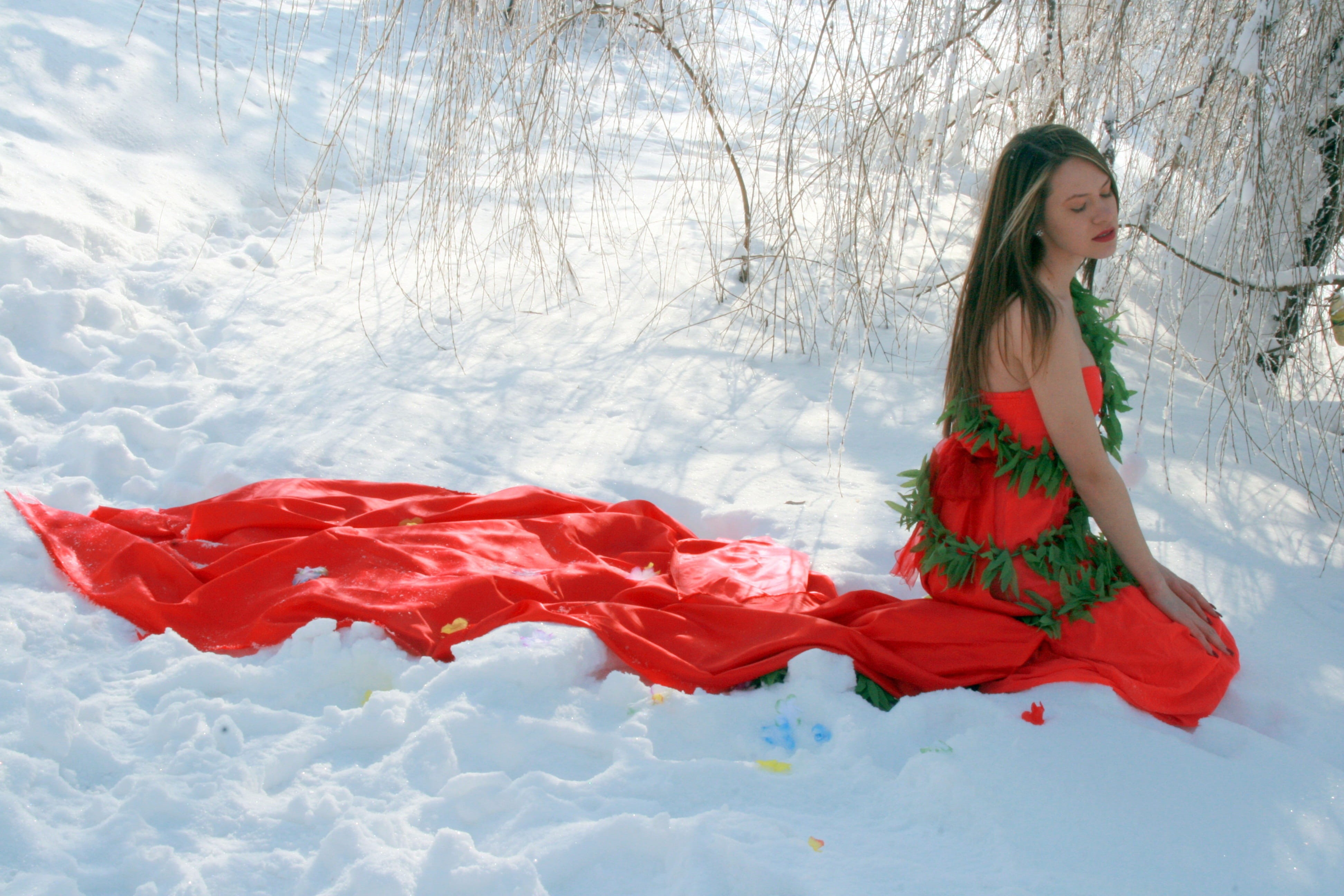 one Person, lifestyles, red, Life, green, young adult, clothing, wind, Blonde, Girl, full length, fun, woman, long hair, hair, princess, smiling, Dress, HD Wallpaper