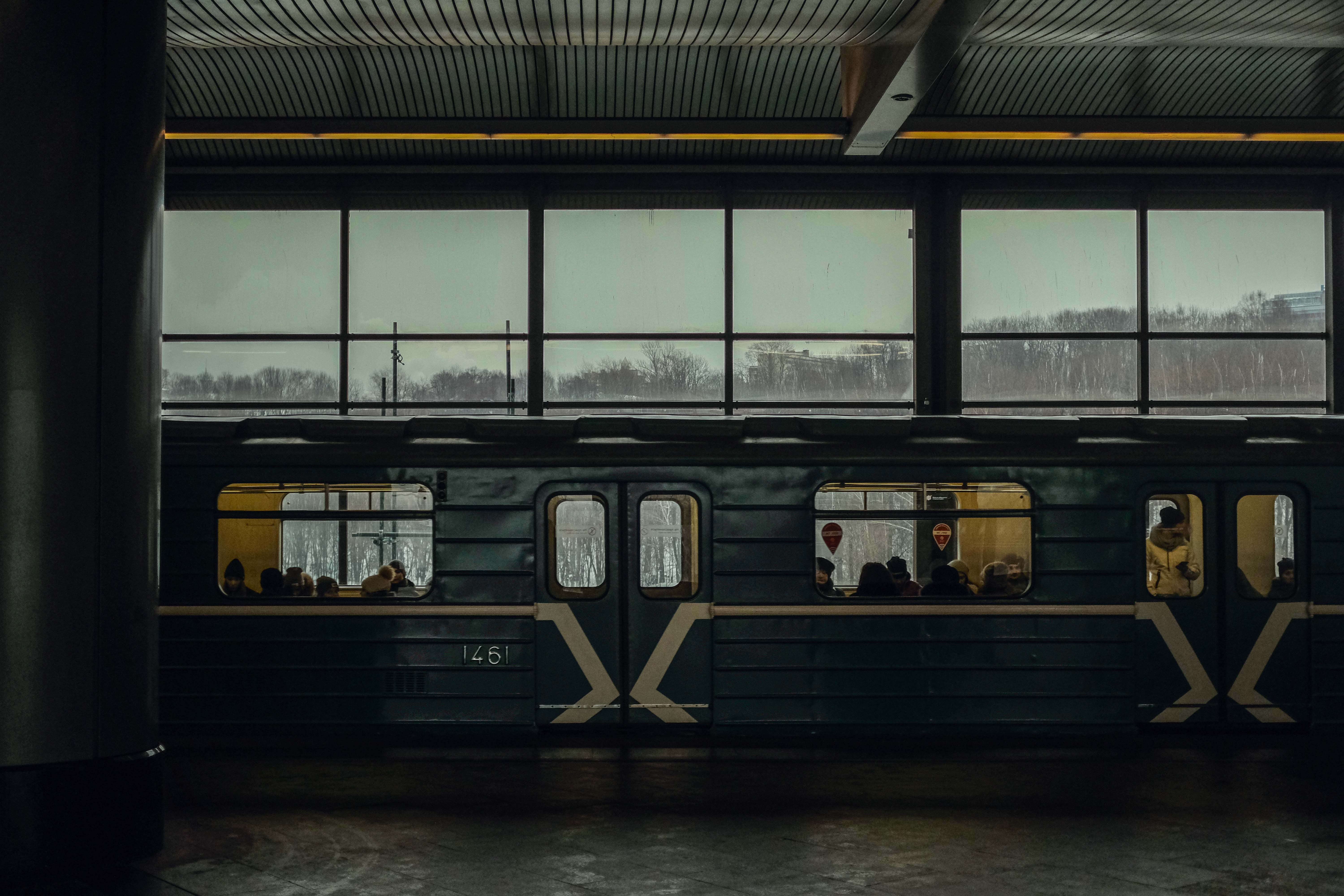 glass - material, train, waiting, mode of transportation, passenger, transparent, public transportation, men, subway, architecture, transportation, indoors, HD Wallpaper