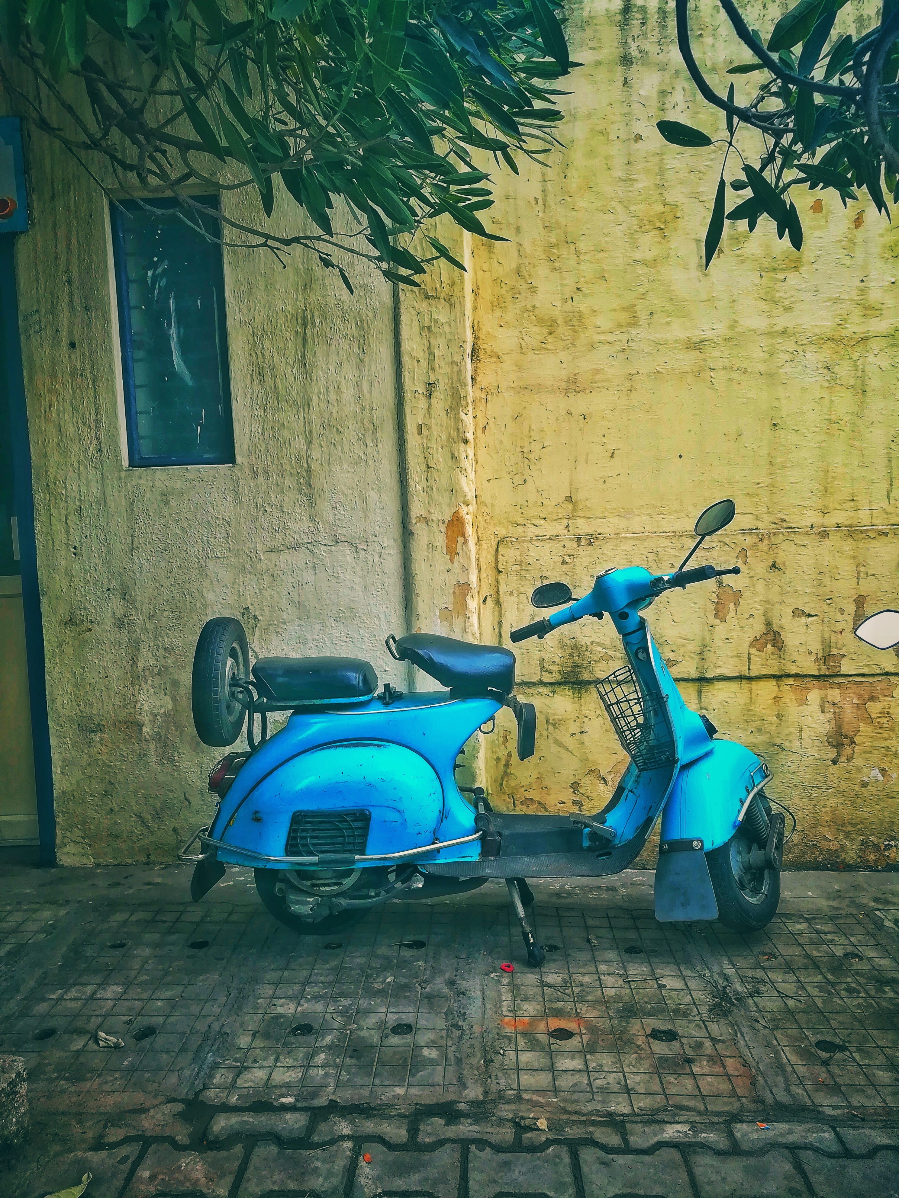 old, blue, 4K, no people, city, building, scooter, motor scooter, wheels, mode of transportation, retro styled, building exterior, road, motorbike, turquoise colored, Phone HD Wallpaper