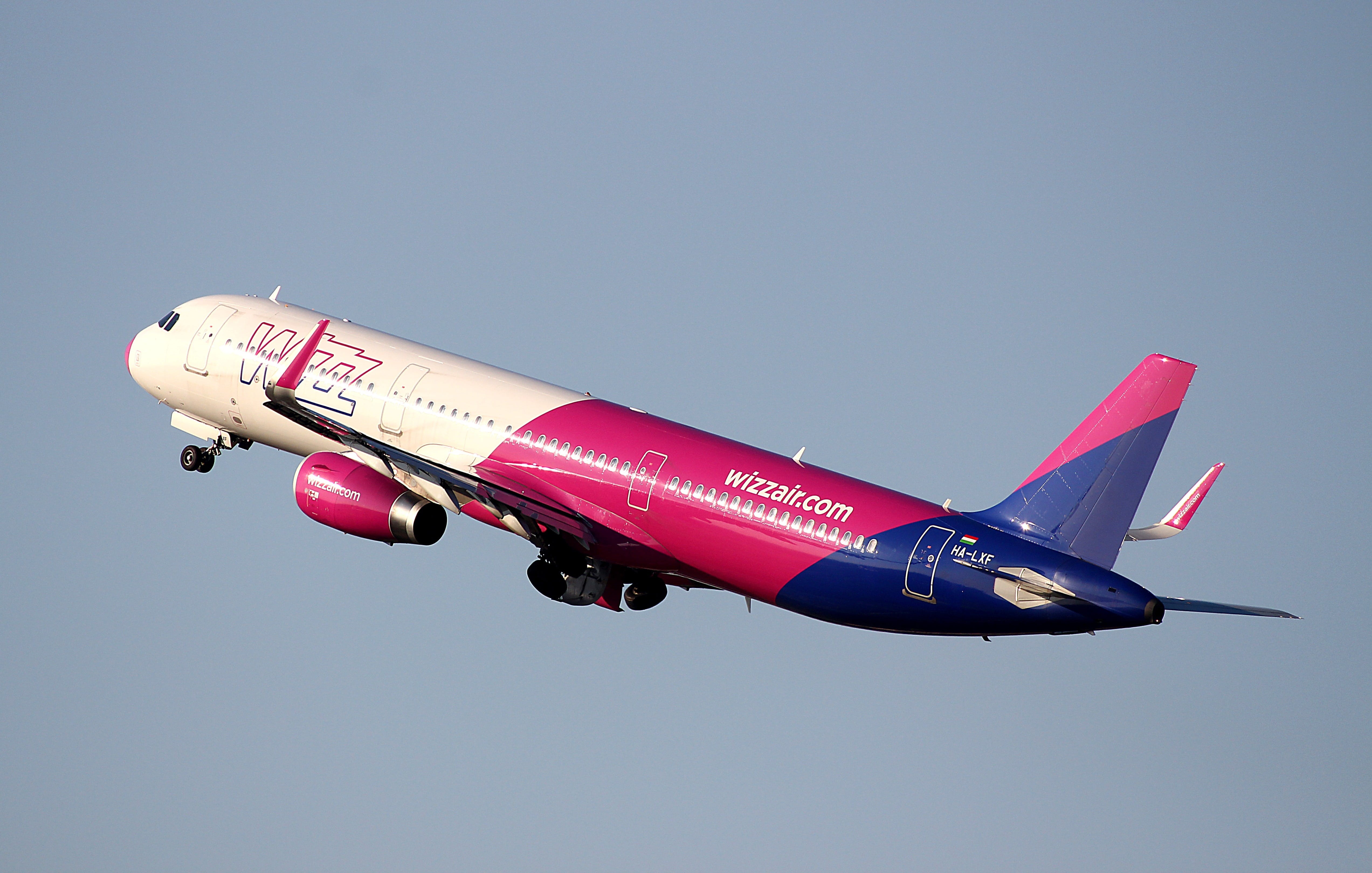 tourism, 4K, airbus, clear sky, thailand, single object, Wizzair, commercial Airplane, airbus A320, plane, close-up, flying, studio shot, air Vehicle, HD Wallpaper