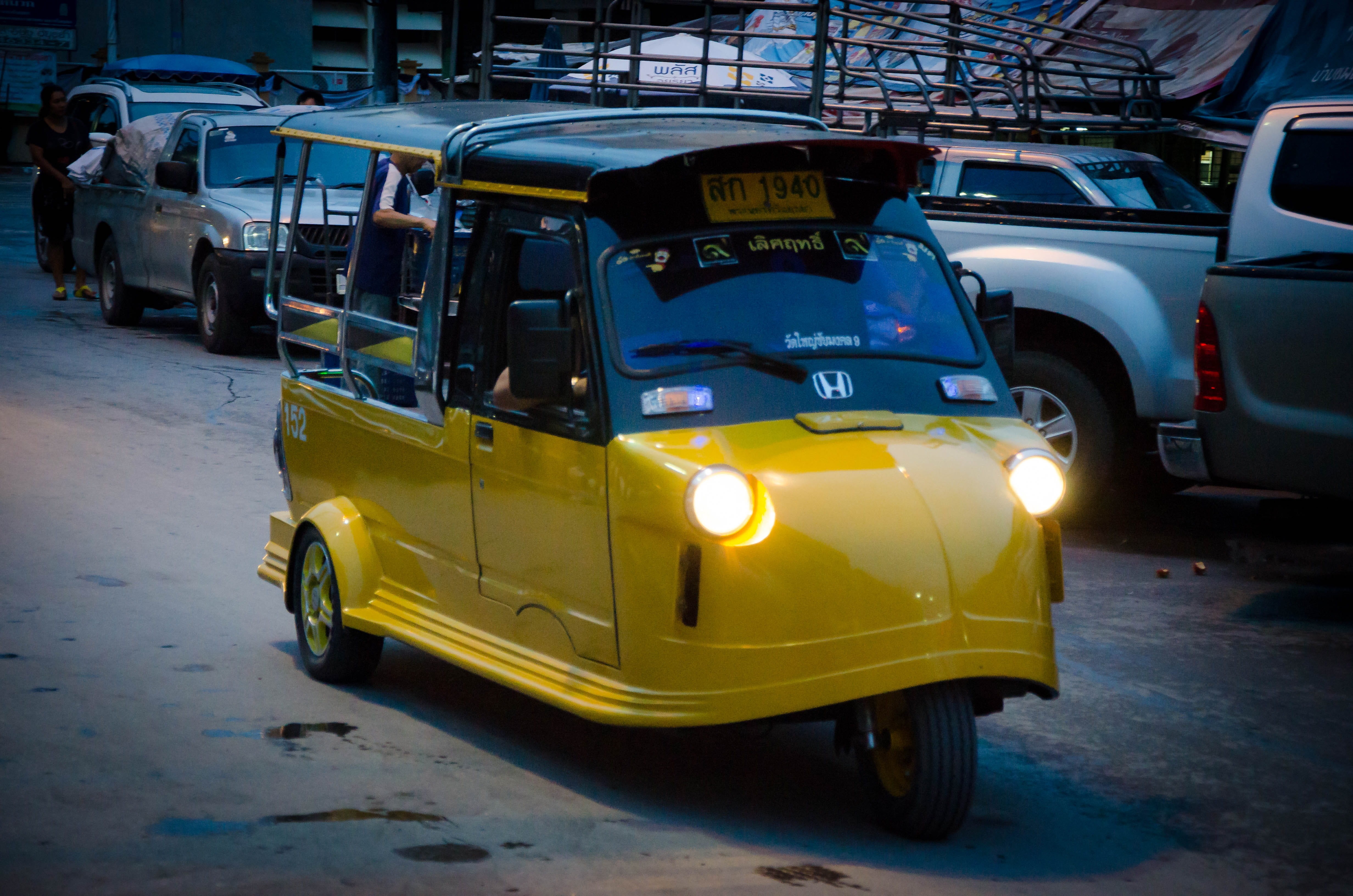 yellow, background, person, land vehicle, application, urban, thailand, no people, motion, architecture, modern, service, traffic, web, ayudthaya, man, HD Wallpaper