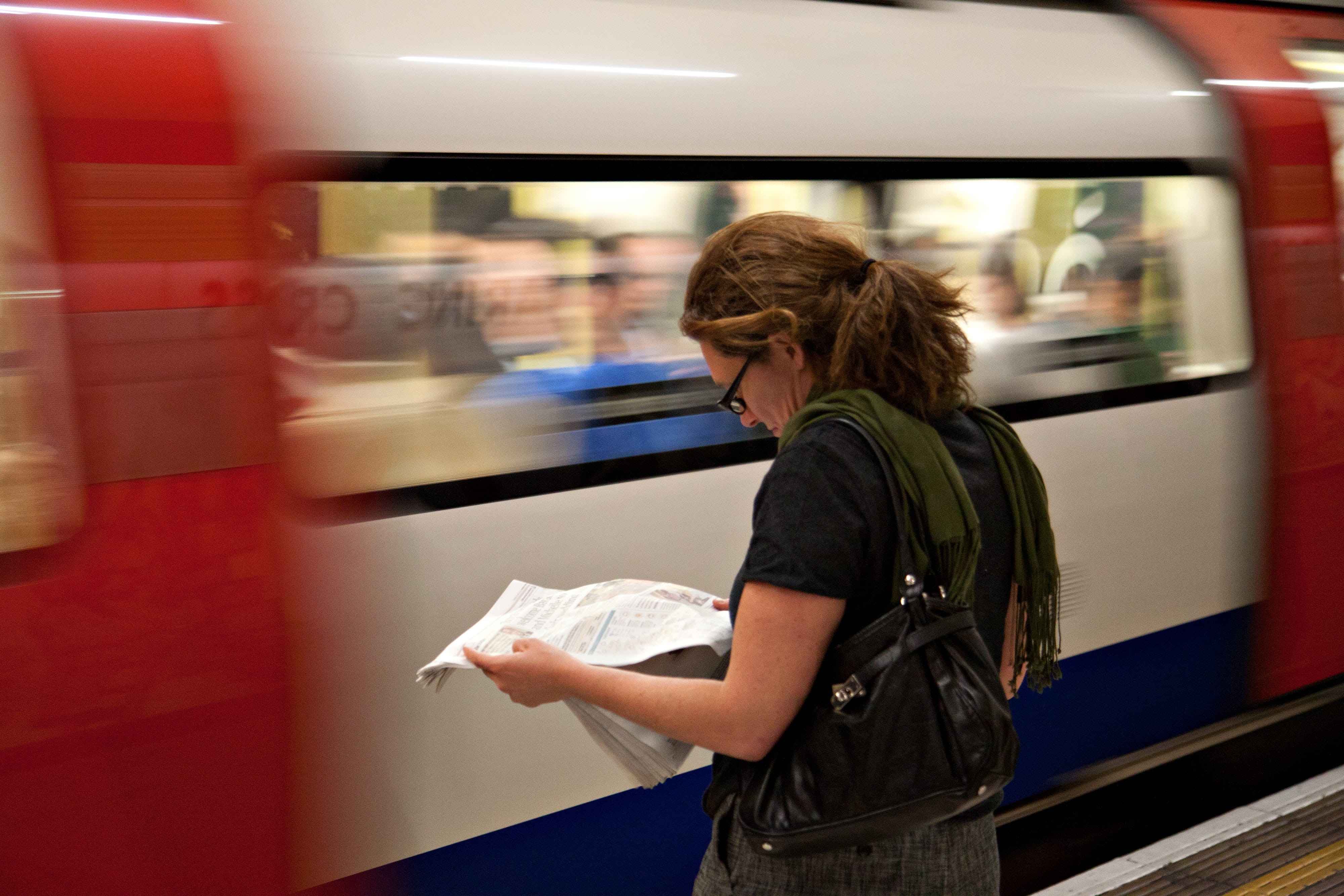 real people, railroad Station Platform, women, tourist, people Traveling, train, metro, girl, rail transportation, one woman only, outdoors, passenger, HD Wallpaper