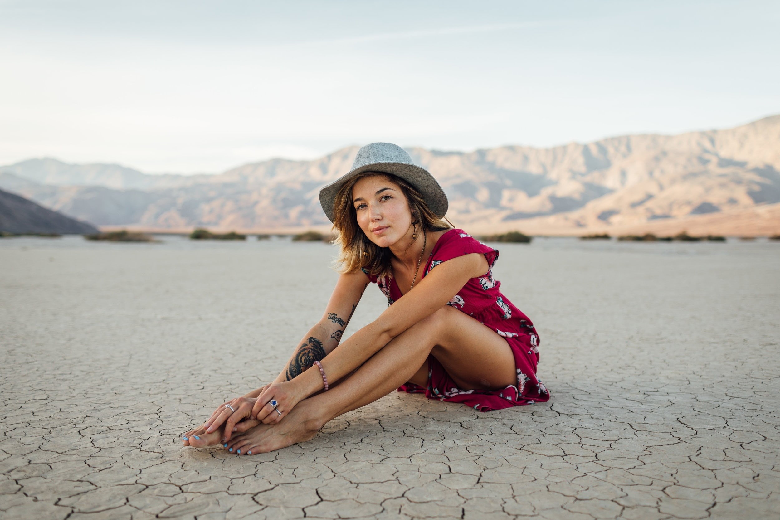 young women, landscape, lifestyles, leisure, adult, water, girl, adults only, clothing, woman, looking at camera, beautiful woman, mountain, recreation, HD Wallpaper