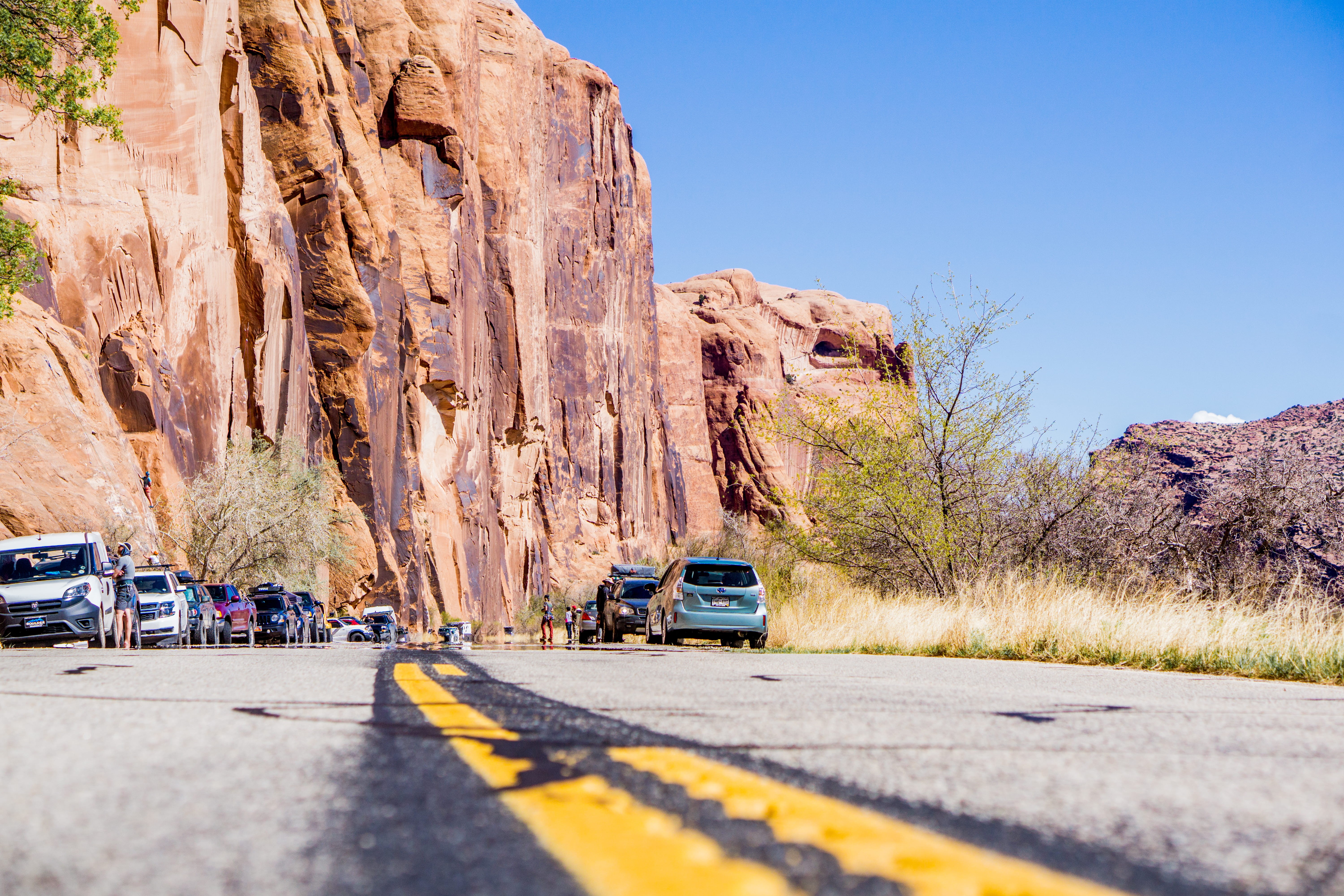 wallstreet, sky, rappeling, 5K, outdoors, land vehicle, rockclimbing, sunlight, non-urban scene, cliff, arid climate, mode of transportation, rock - object, HD Wallpaper