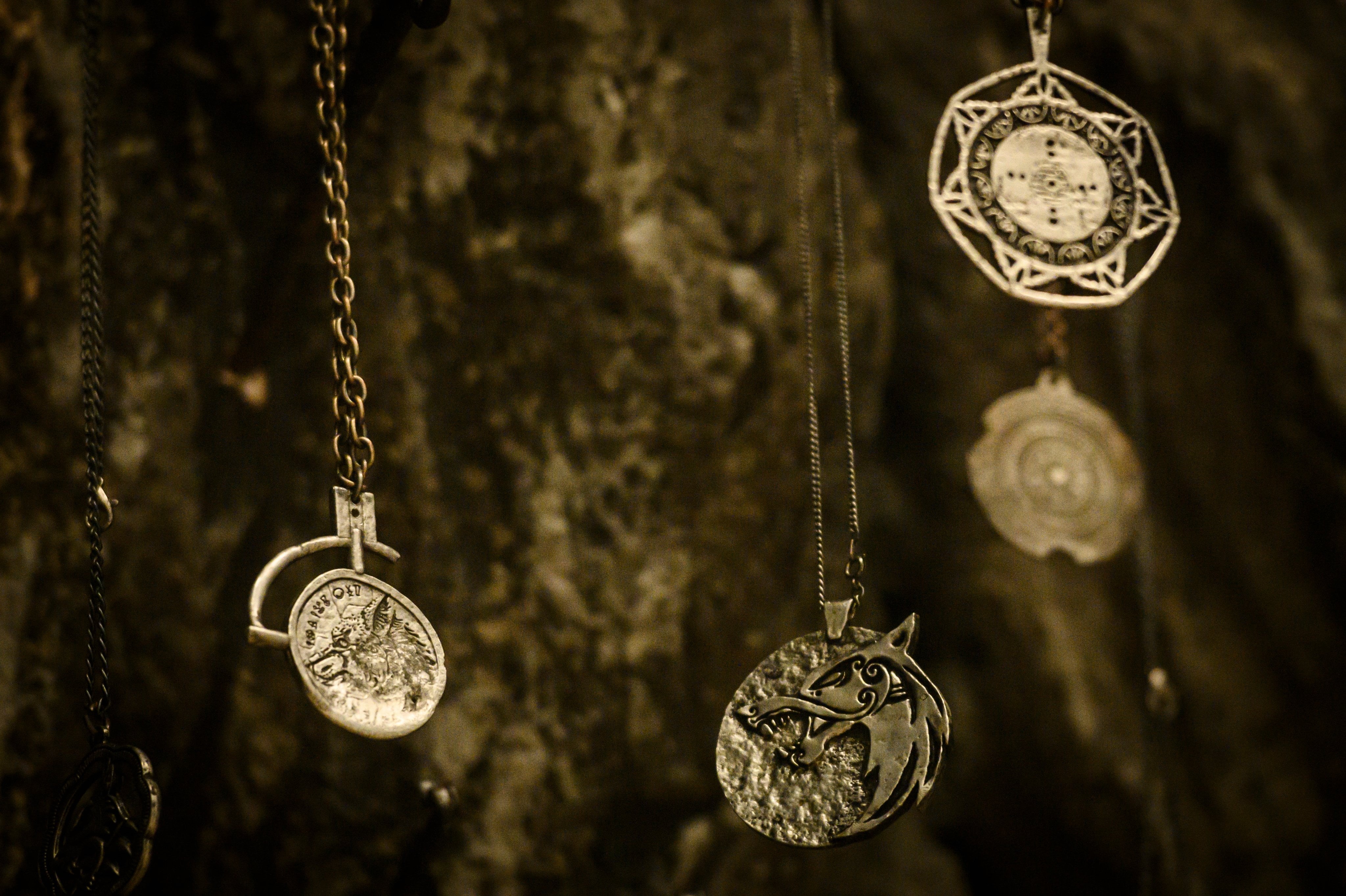 4K, The Witcher, Netflix TV Series, medallion, HD Wallpaper