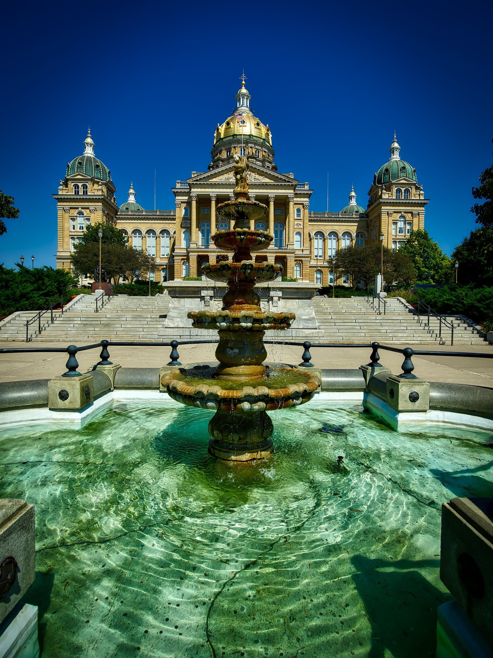 historic, no people, des moines, 1080P, architecture, flowing water, building exterior, sky, fountain, iowa, water, travel destinations, built structure, Phone HD Wallpaper