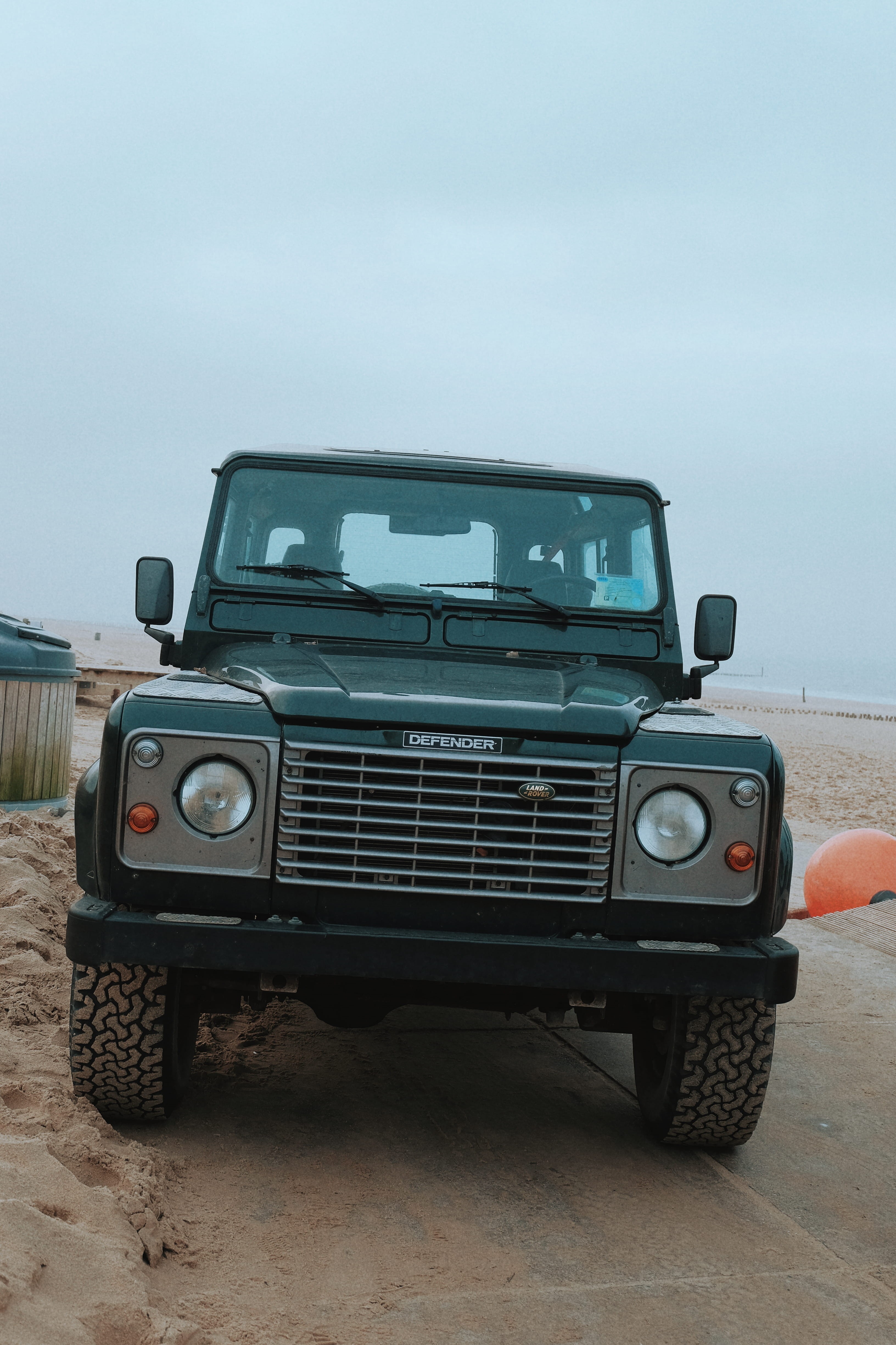jeep, traveller, car, clear sky, vehicle, motor vehicle, truck, 4K, drive, netherlands, defender, explore, desert, 4x4, copy space, day, no people, old, Phone HD Wallpaper