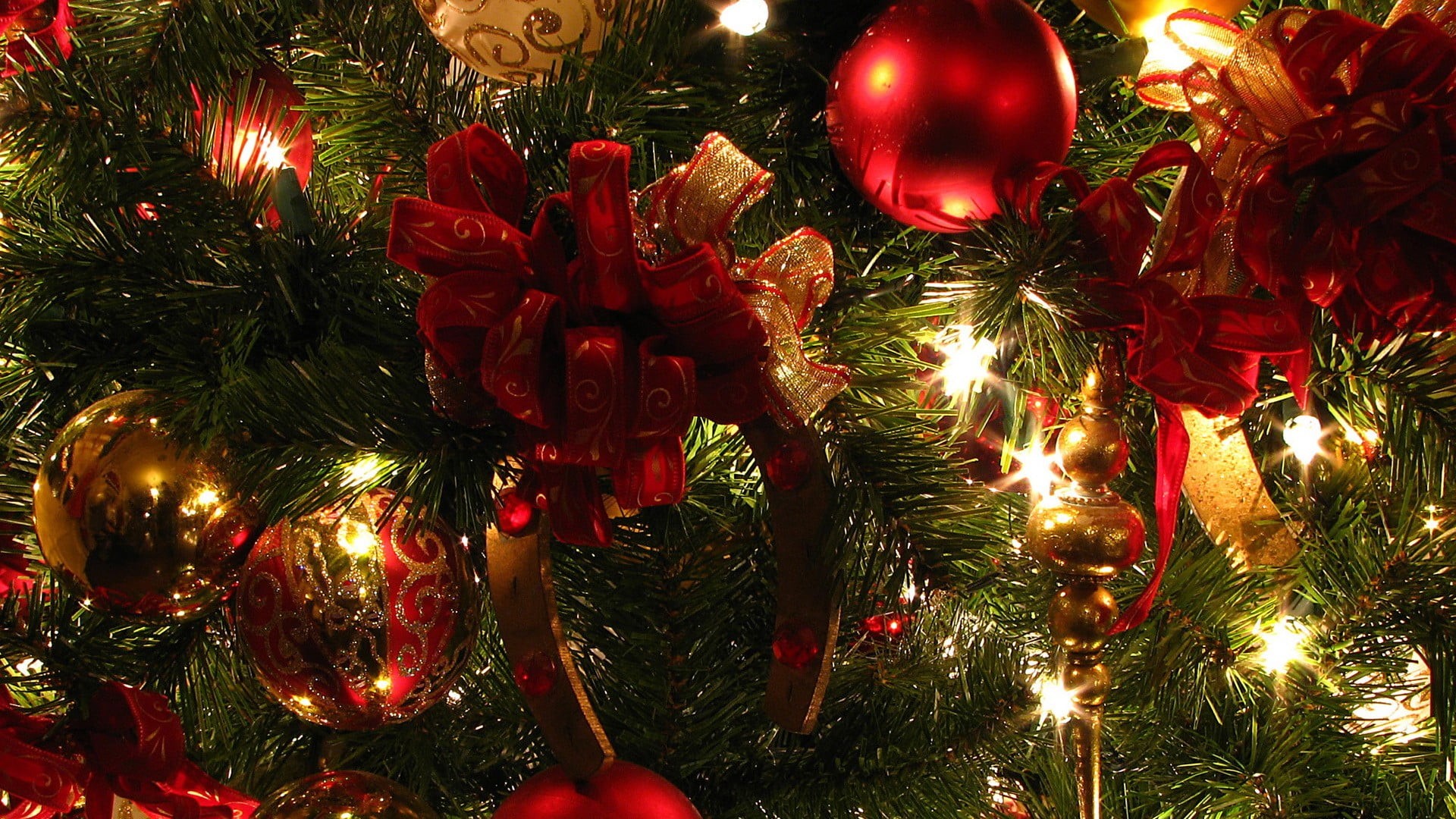 Christmas, christmas tree, celebration, close-up, christmas lights, decoration, 1080P, illuminated, lights, hanging, Christmas ornaments , christmas ornament, HD Wallpaper