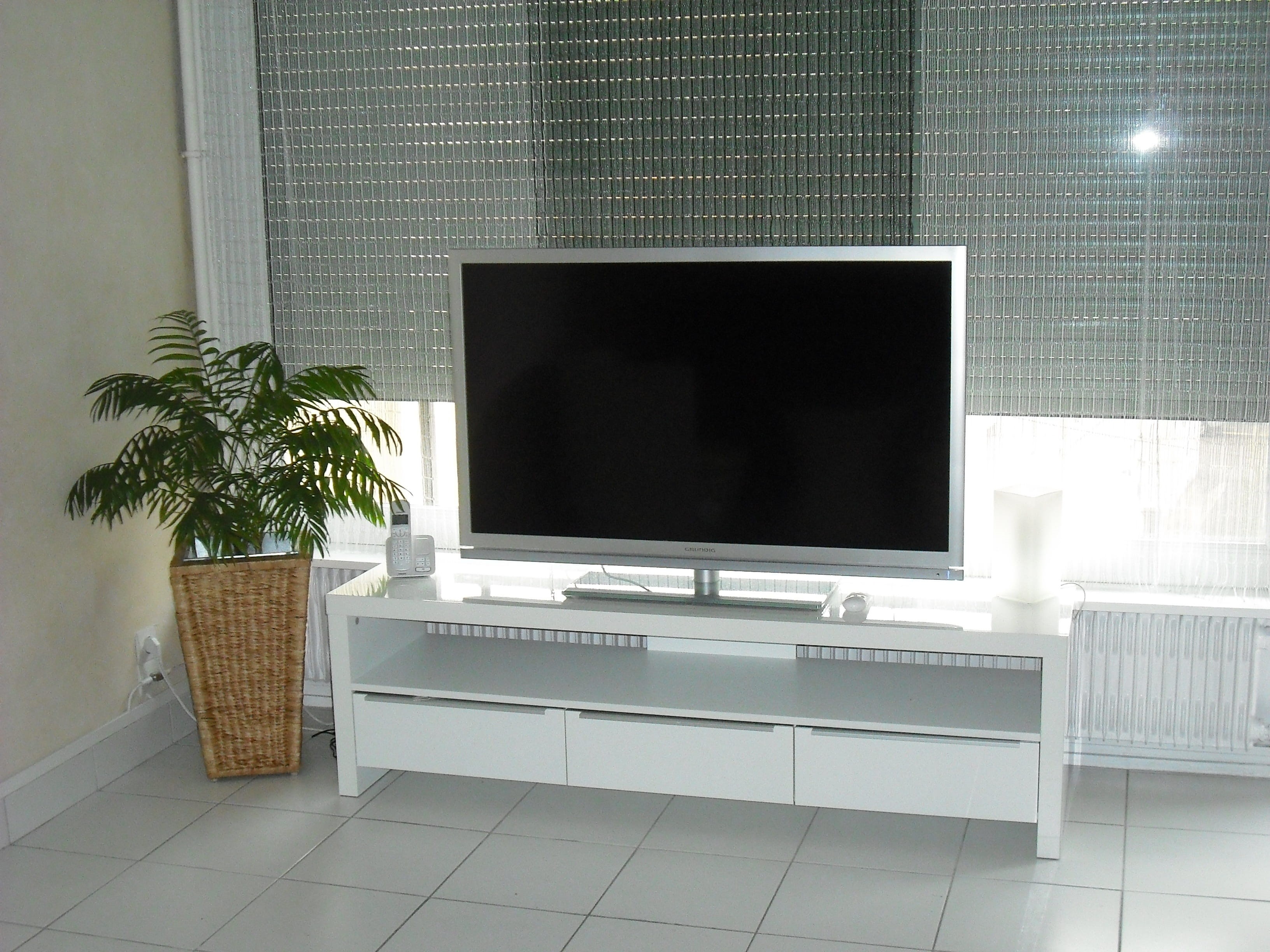 screen, turned, furniture, tree, Television, nature, flooring, flat, Living Room, modern, domestic room, seat, 2K, tv, technology, Apartment, no people, HD Wallpaper