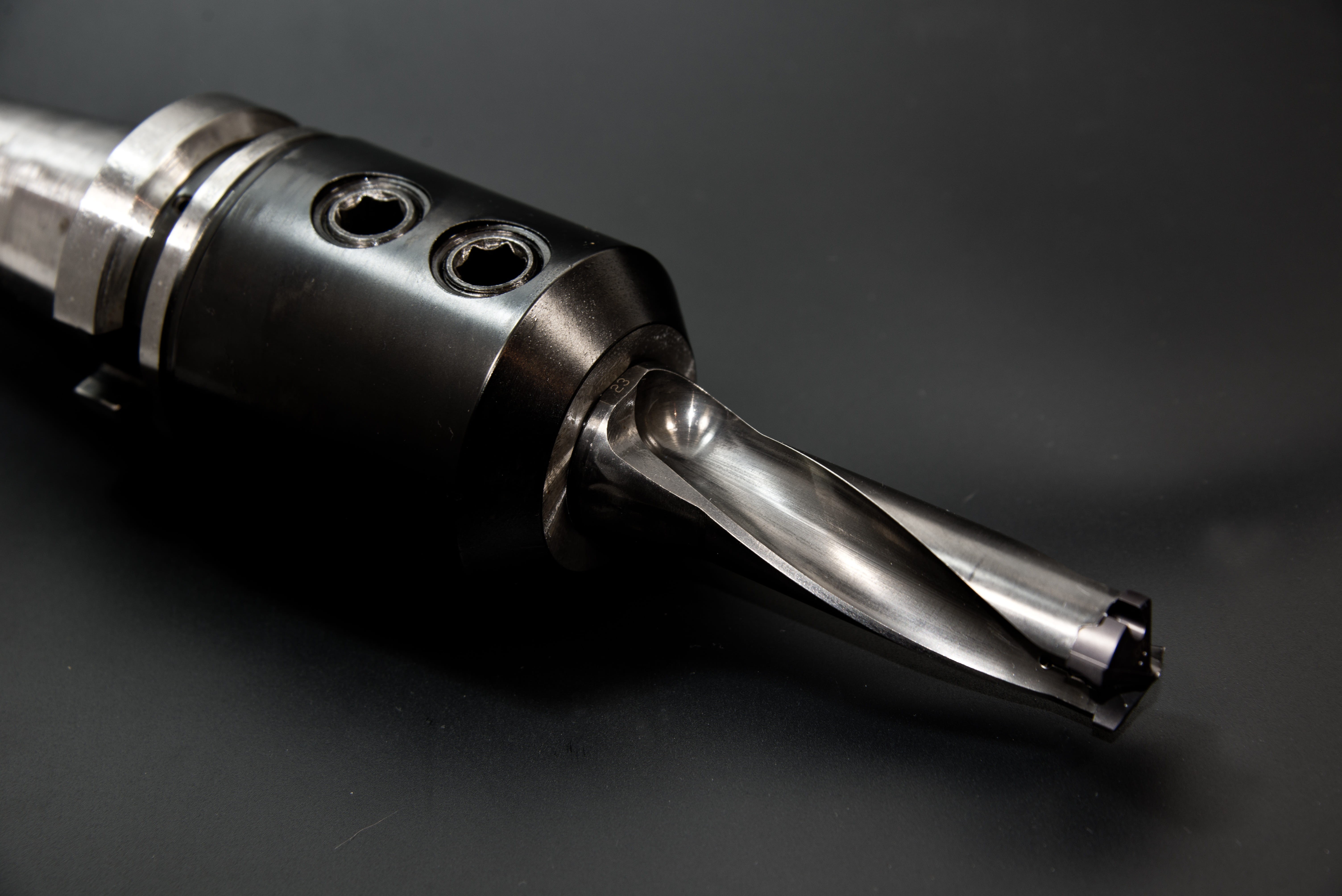 single object, mechanics, ingenieuerwesen, equipment, photo, closeup, cnc, milling, tool, two objects, shiny, studio shot, communication, zerspahnen, weapon, HD Wallpaper