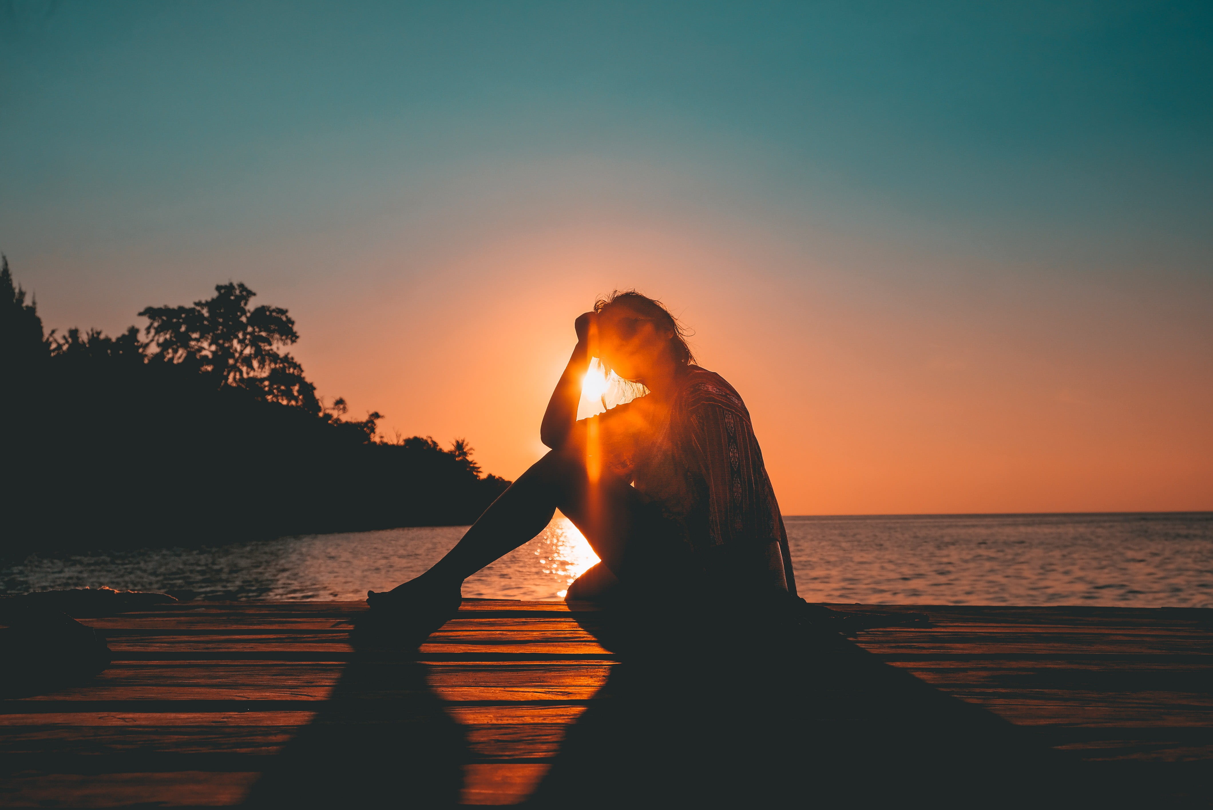 relaxation, beach, person, sun glare, 4K, beauty in nature, chill, leisure activity, horizon, land, adult, sunset, model, sun capture, cool, orange and teal, HD Wallpaper