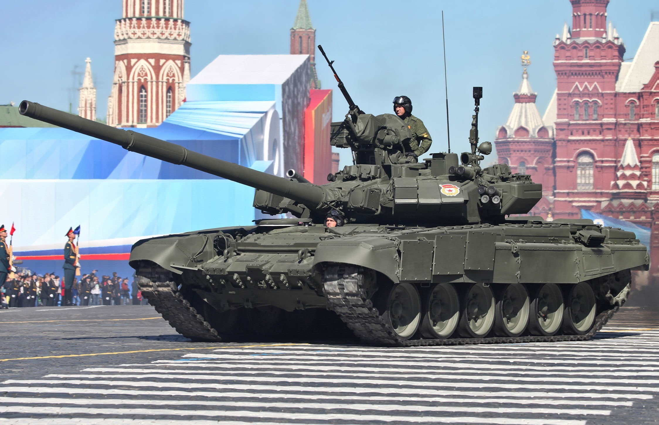 cannon, weapon, armored tank, tank, armed forces, 1080P, military, Russia, sunlight, building exterior, city, black, architecture, mode of transportation, HD Wallpaper