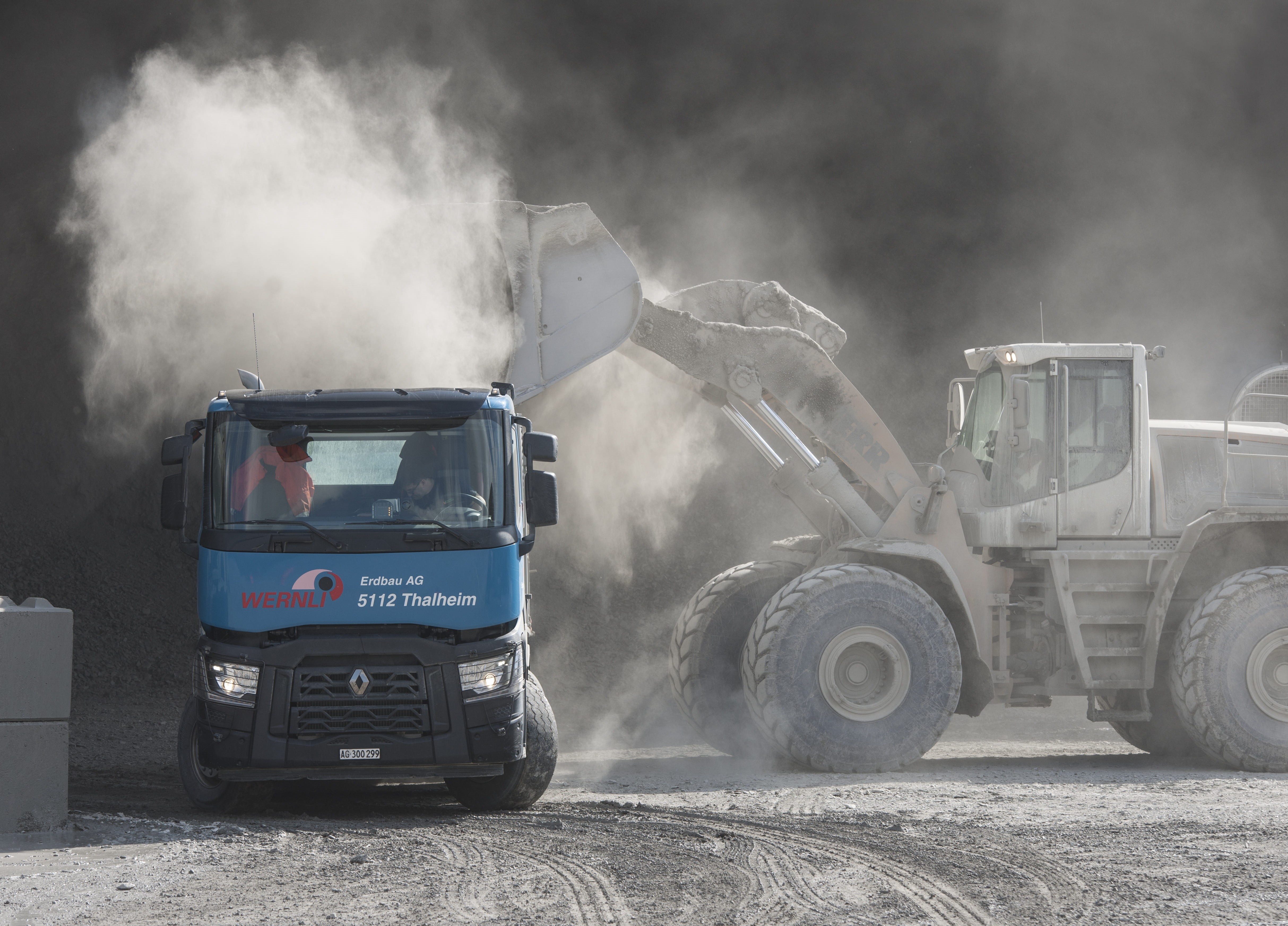 dump, daytime, motor vehicle, machinery, day, loader, smoke - physical structure, front, construction, land vehicle, loading, pneulader, motion, pollution, HD Wallpaper