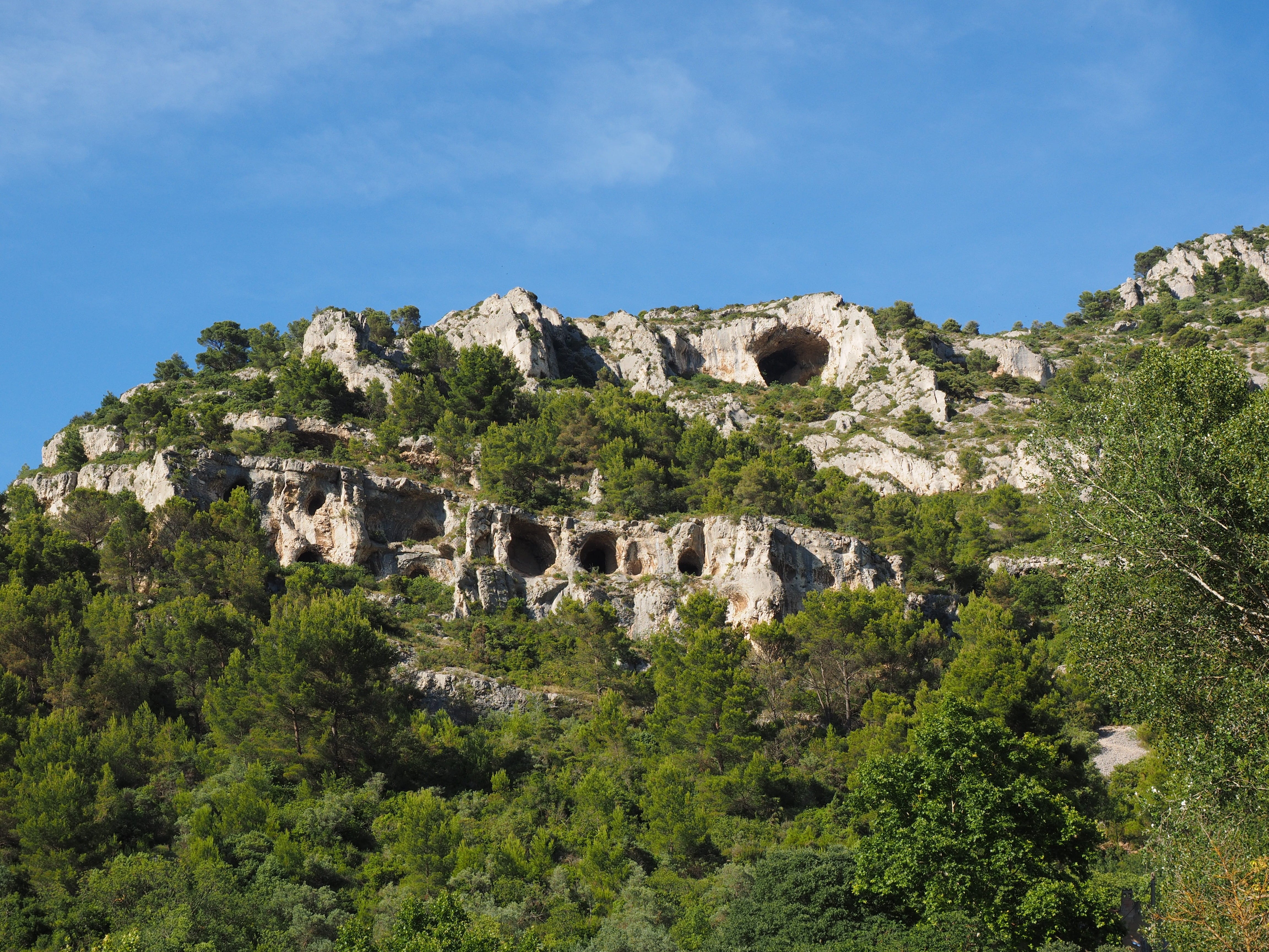 ancient, tree, karst area, no people, 4K, Karst, outdoors, fontaine-de-vaucluse, building, plant, architecture, history, built structure, provence, green color, HD Wallpaper
