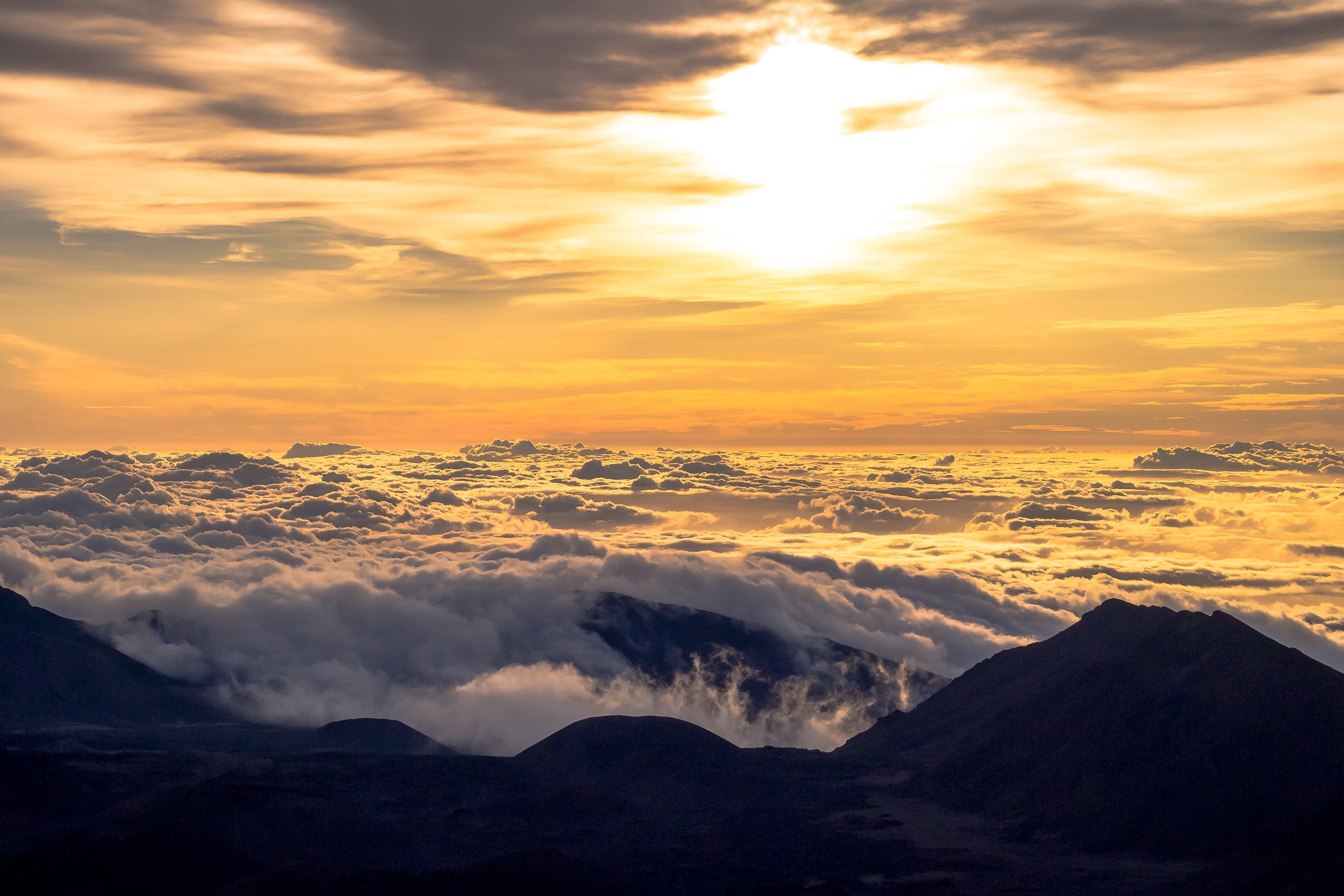 4K, morning, clouds, peaks, beauty In Nature, outdoors, Olympus, sunrise - Dawn, mountain Peak, cloud - Sky, sky, scenics, nature, hawaii, Take me to the edge, HD Wallpaper