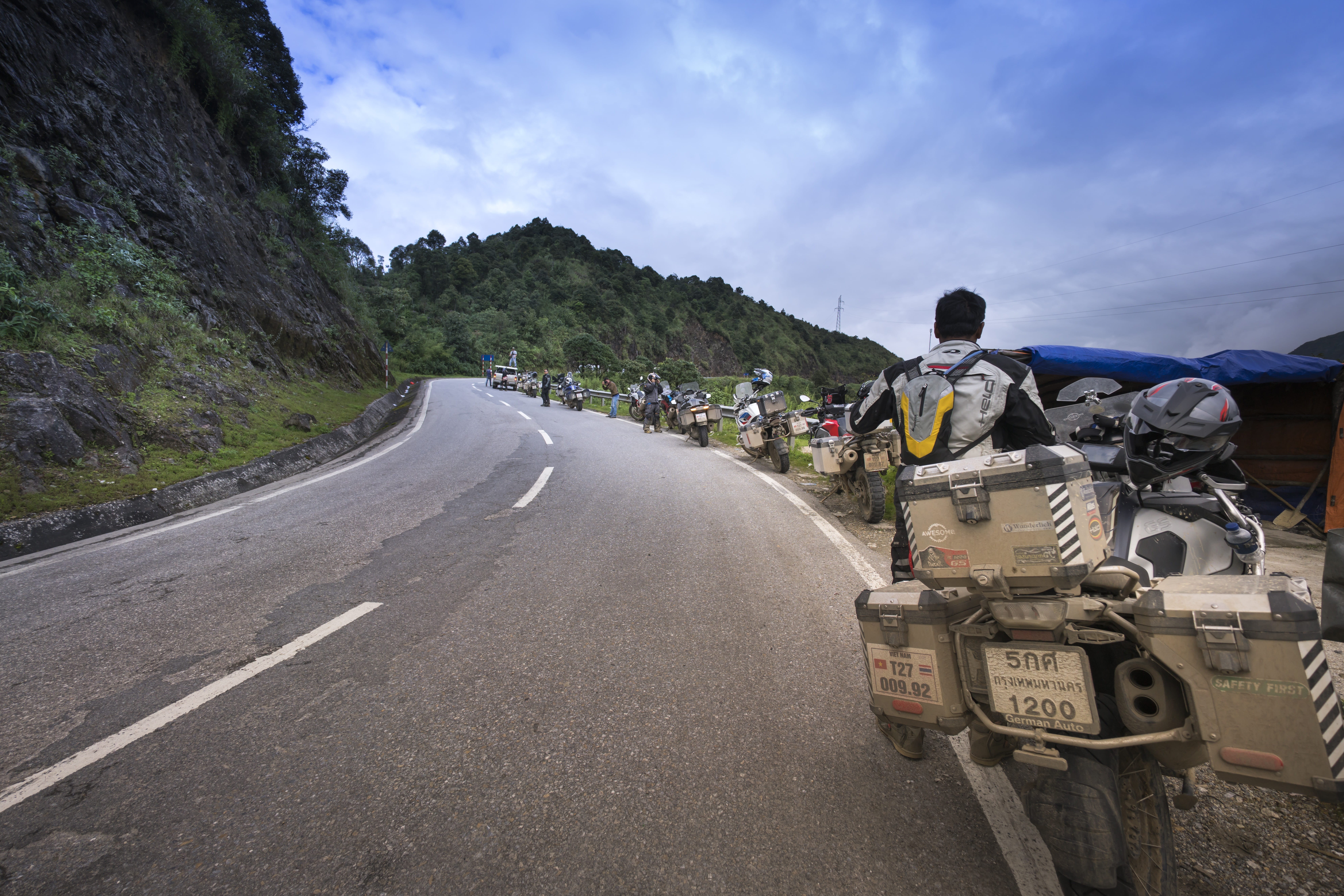 danger, diminishing perspective, highway, the way forward, vietnam, the big, old, men, ride, sa pa, motorcycle, west, green, driver, keep, sky, symbol, HD Wallpaper