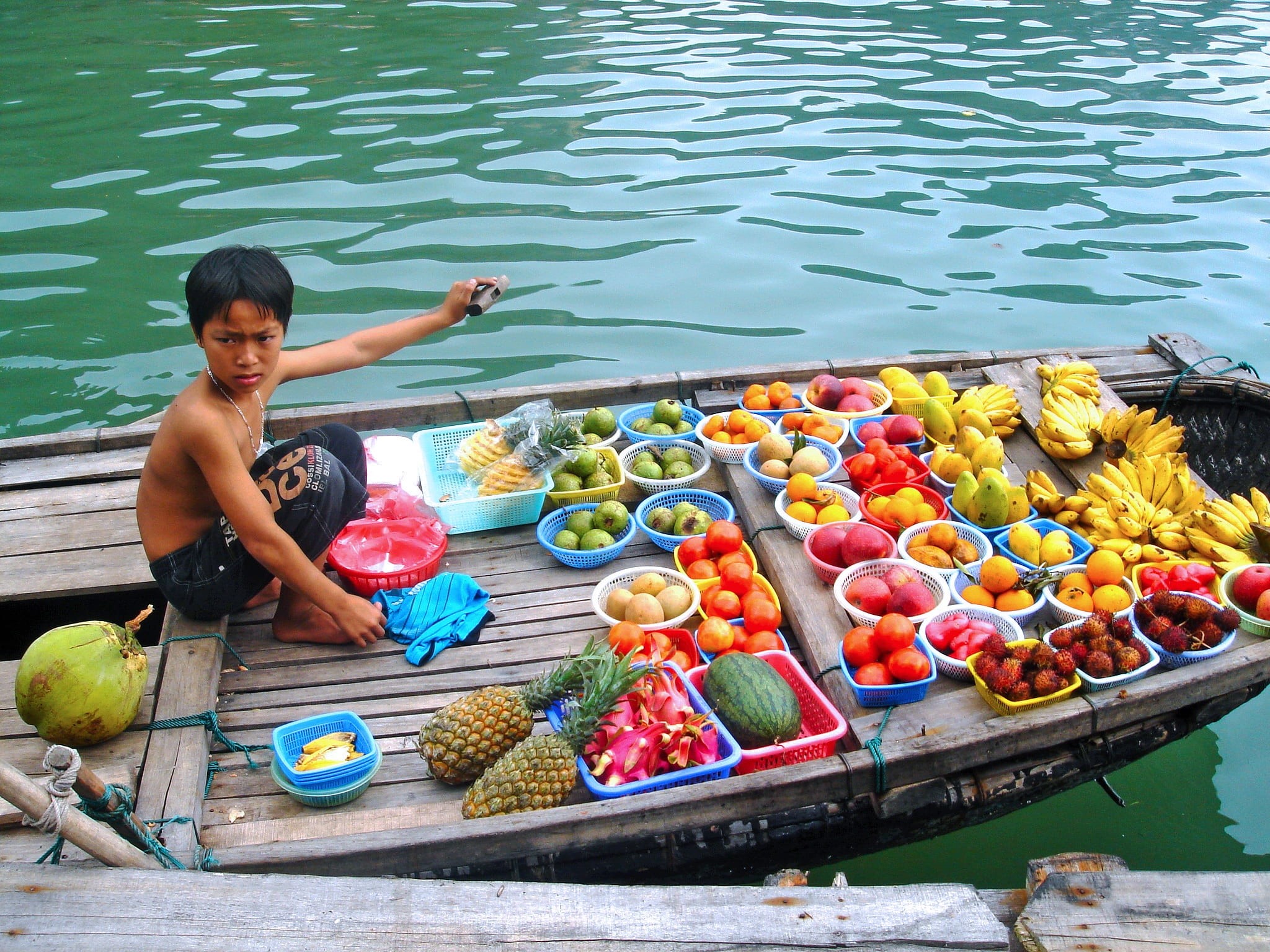 scenery, natural, fruits, vietnamese, outdoors, selling, day, vietnam, ocean, travel, beautiful, exotic, child, sitting, hanoi, halong bay, boy, full length, HD Wallpaper