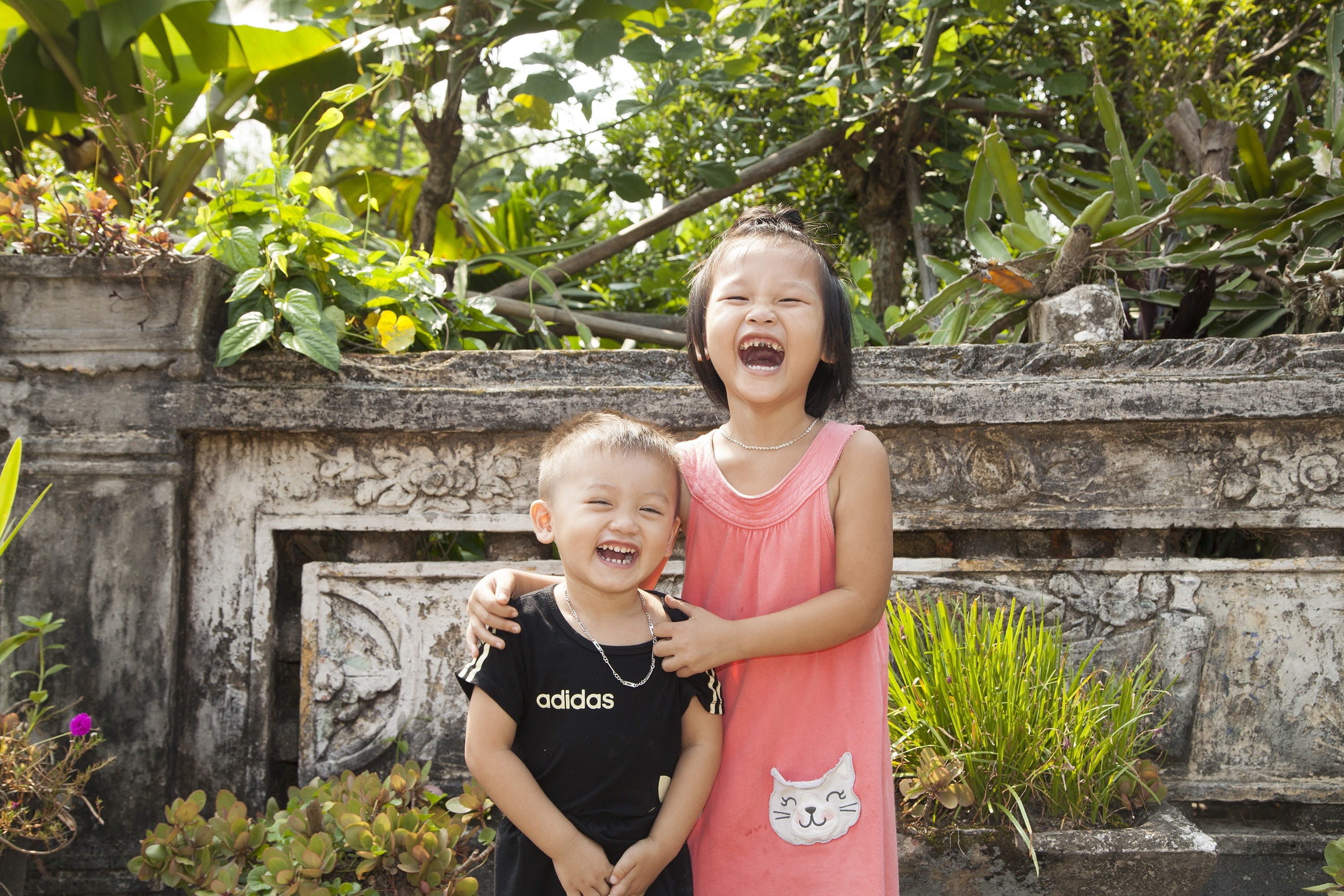 togetherness, plant, front view, mother, Vietnam, day, 2K, family, women, positive emotion, child, outdoors, Person, bonding, two people, emotion, indochina, HD Wallpaper