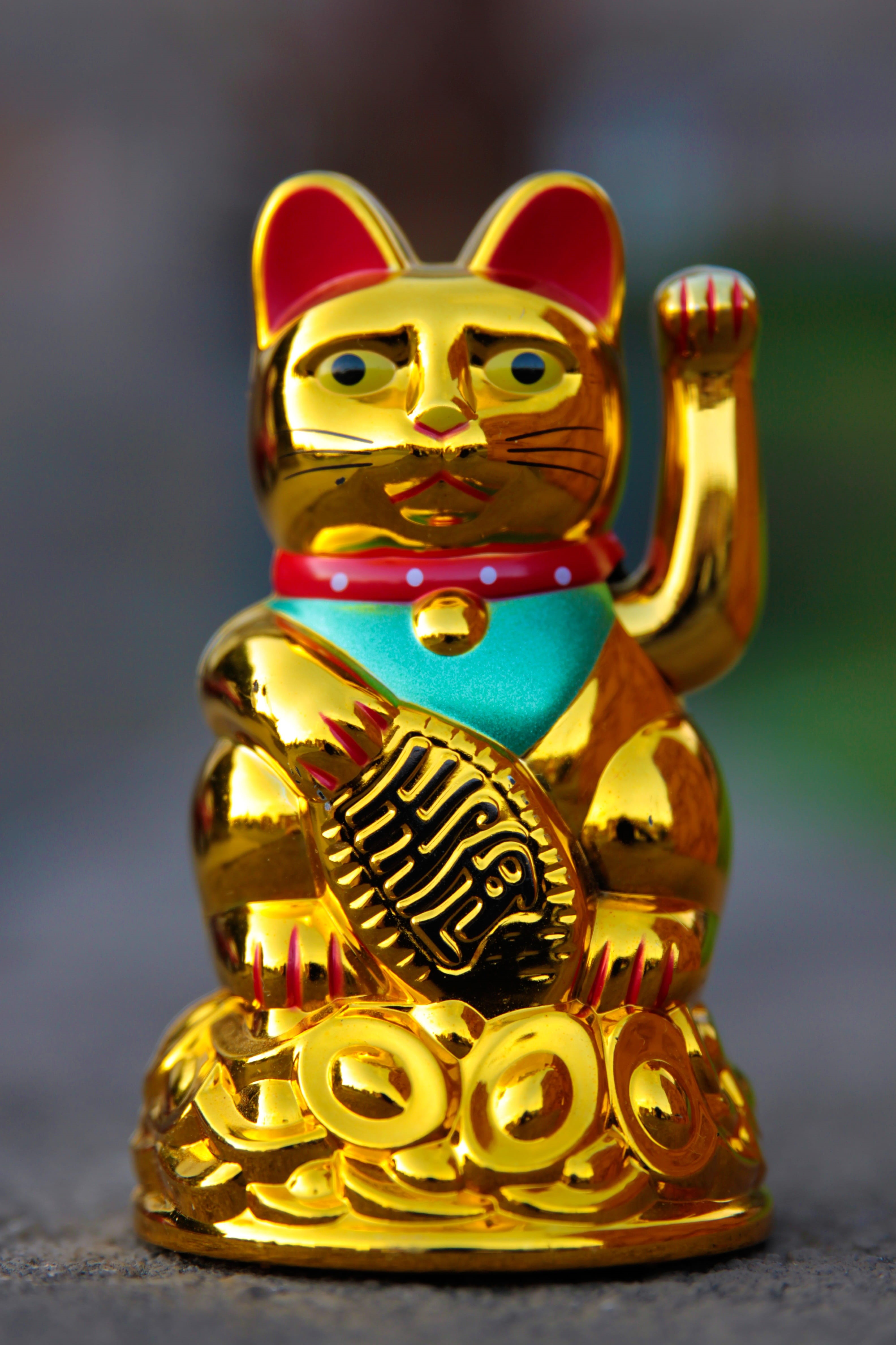 close-up, animal themes, indoors, japanese, art and craft, craft, lucky charm, asia, figure, gold colored, precious gem, chinese, Manekineko, maneki, table, Phone HD Wallpaper