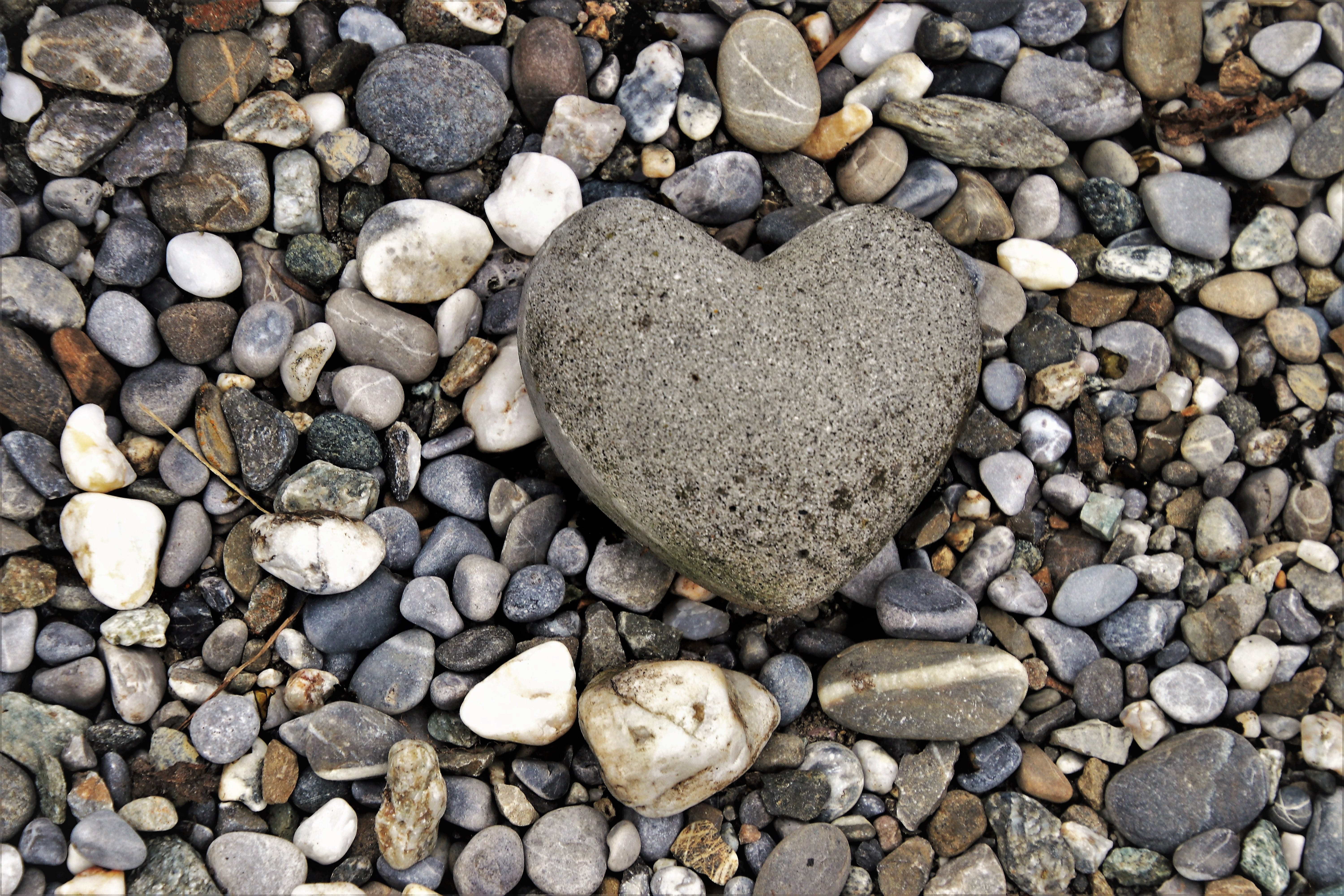 land, full frame, gravel, figure, heart, backgrounds, positive emotion, directly above, pebble, the structure of the, surface, high angle view, nature, HD Wallpaper