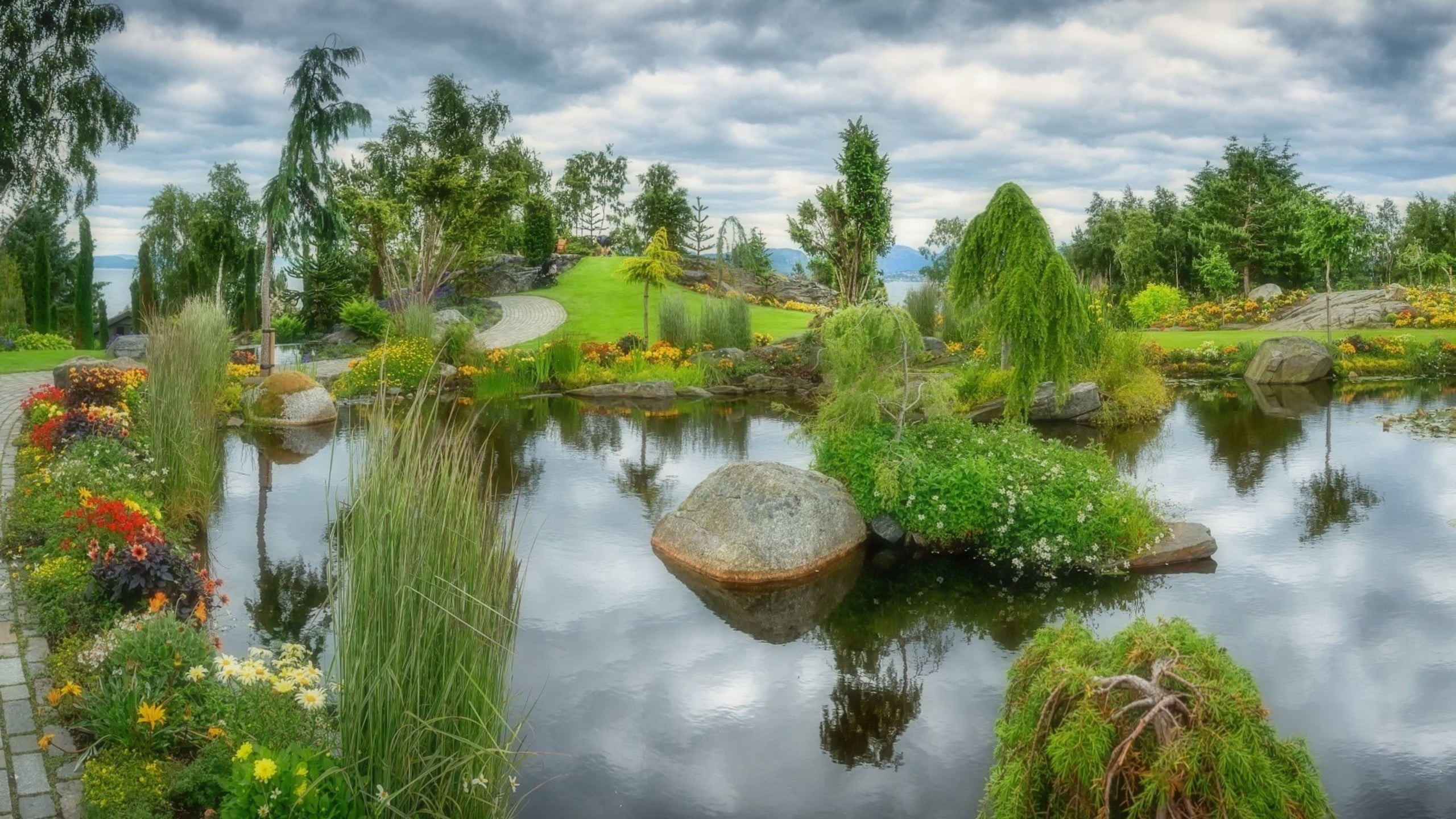 flowers, scenics - nature, tranquility, beauty in nature, rocks, day, reflection, green color, garden, trees, architecture, cloud - sky, 2K, sky, non-urban scene, HD Wallpaper