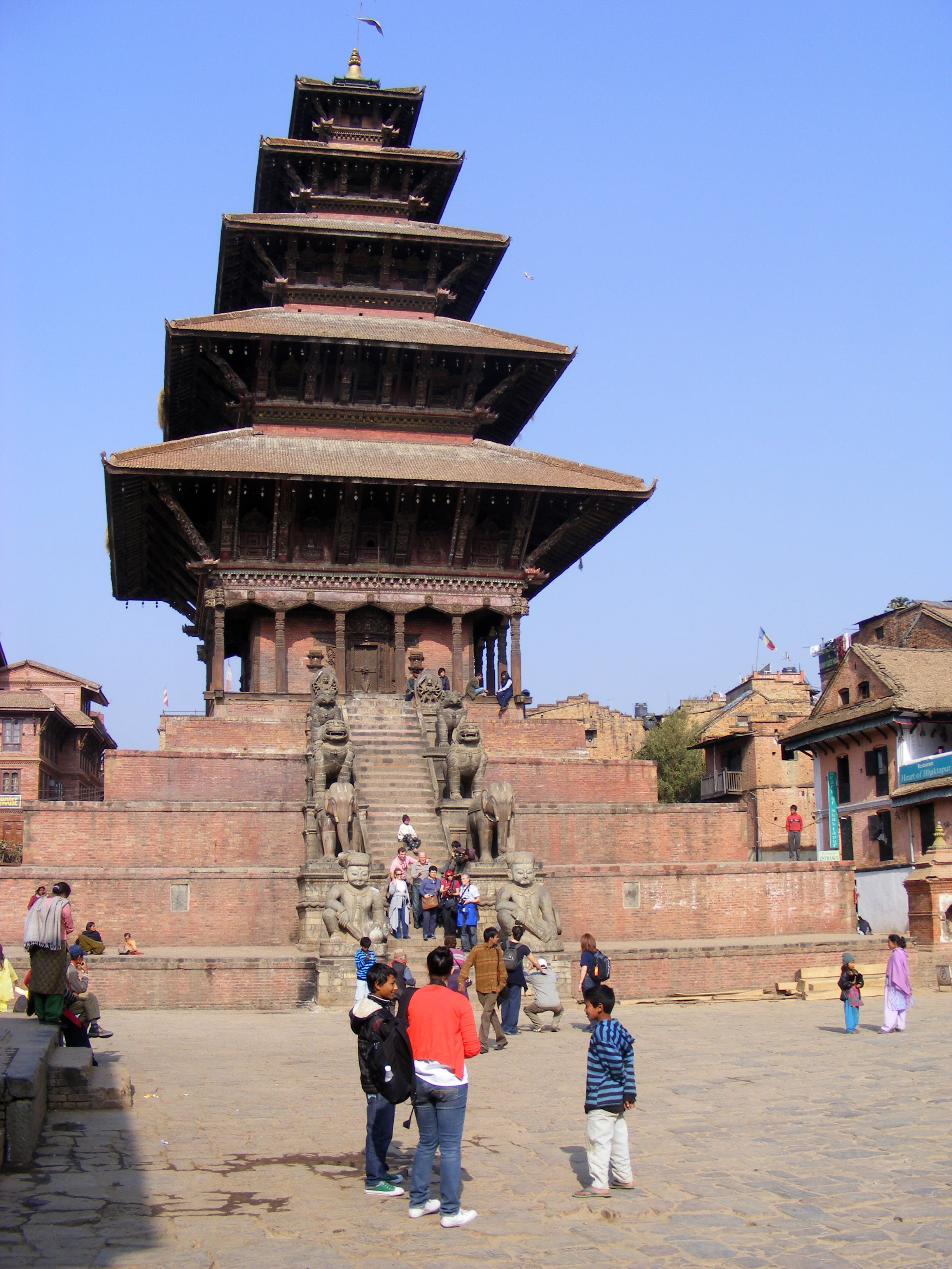 religion, temple, public domain, nyatapola, worship, lifestyles, Nepal, Nyatapola Temple, women, india, ancient, men, kathmandu, adult, tourism, ancient civilization, Phone HD Wallpaper