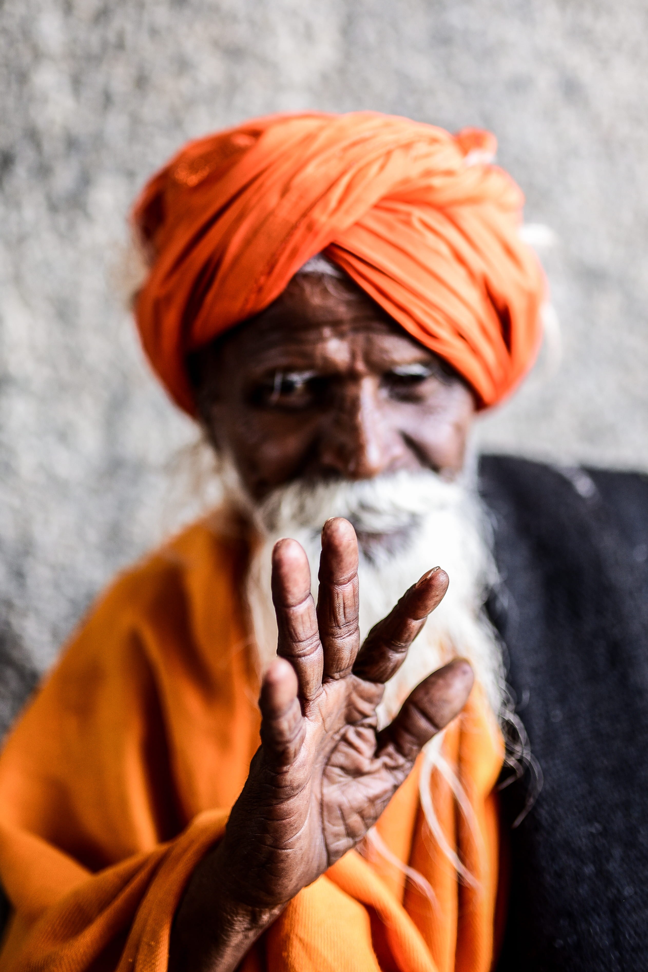 man, dress, near, india, 2K, senior adult, one person, traditional clothing, religion, adult, hand, male, person, orange, wrinkled, front view, headscarf, Phone HD Wallpaper