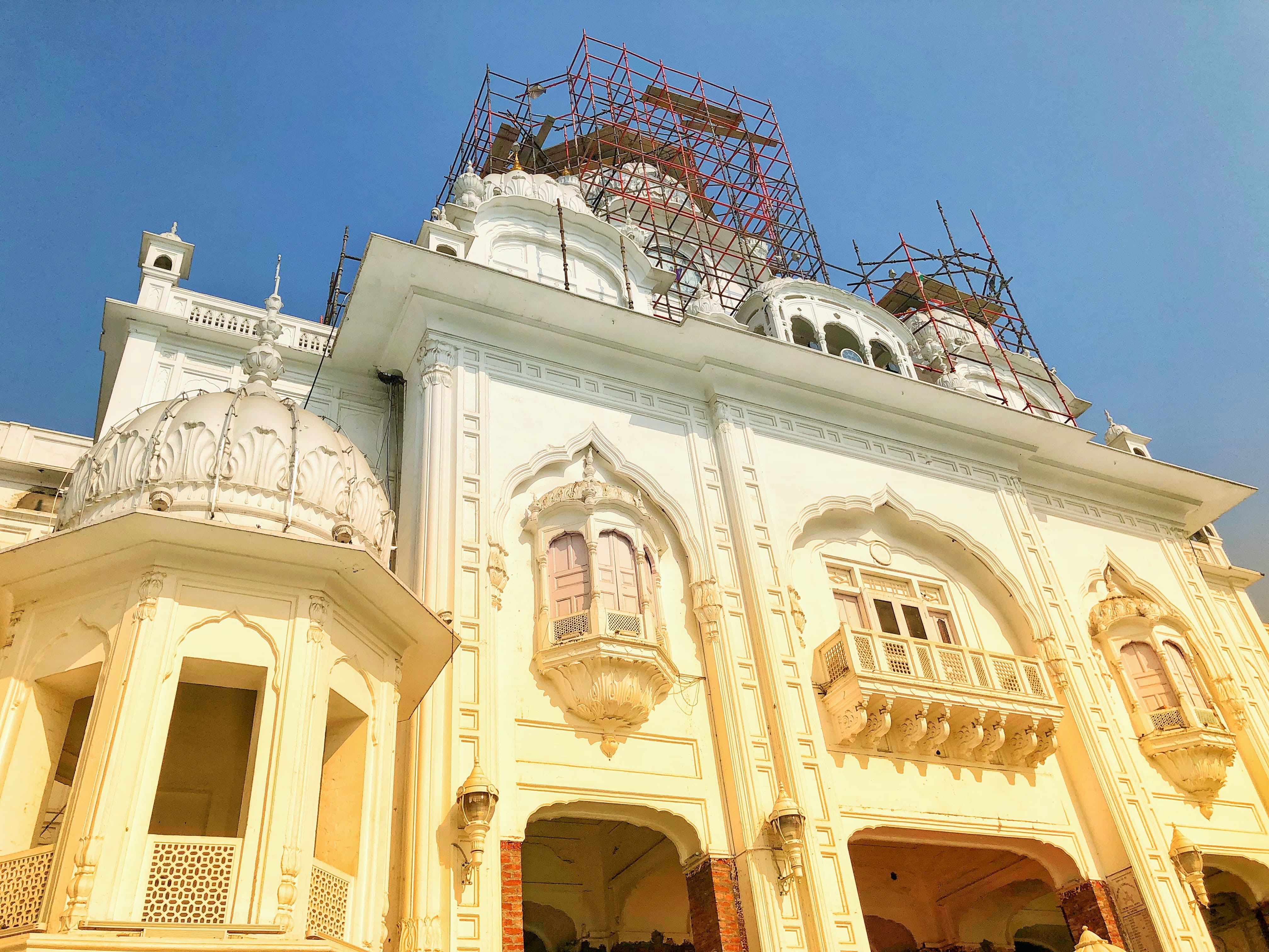 s25/065, built structure, travel destinations, arch, government, sky, amritsar, history, architecture, sunlight, building, dome, no people, india, city, HD Wallpaper