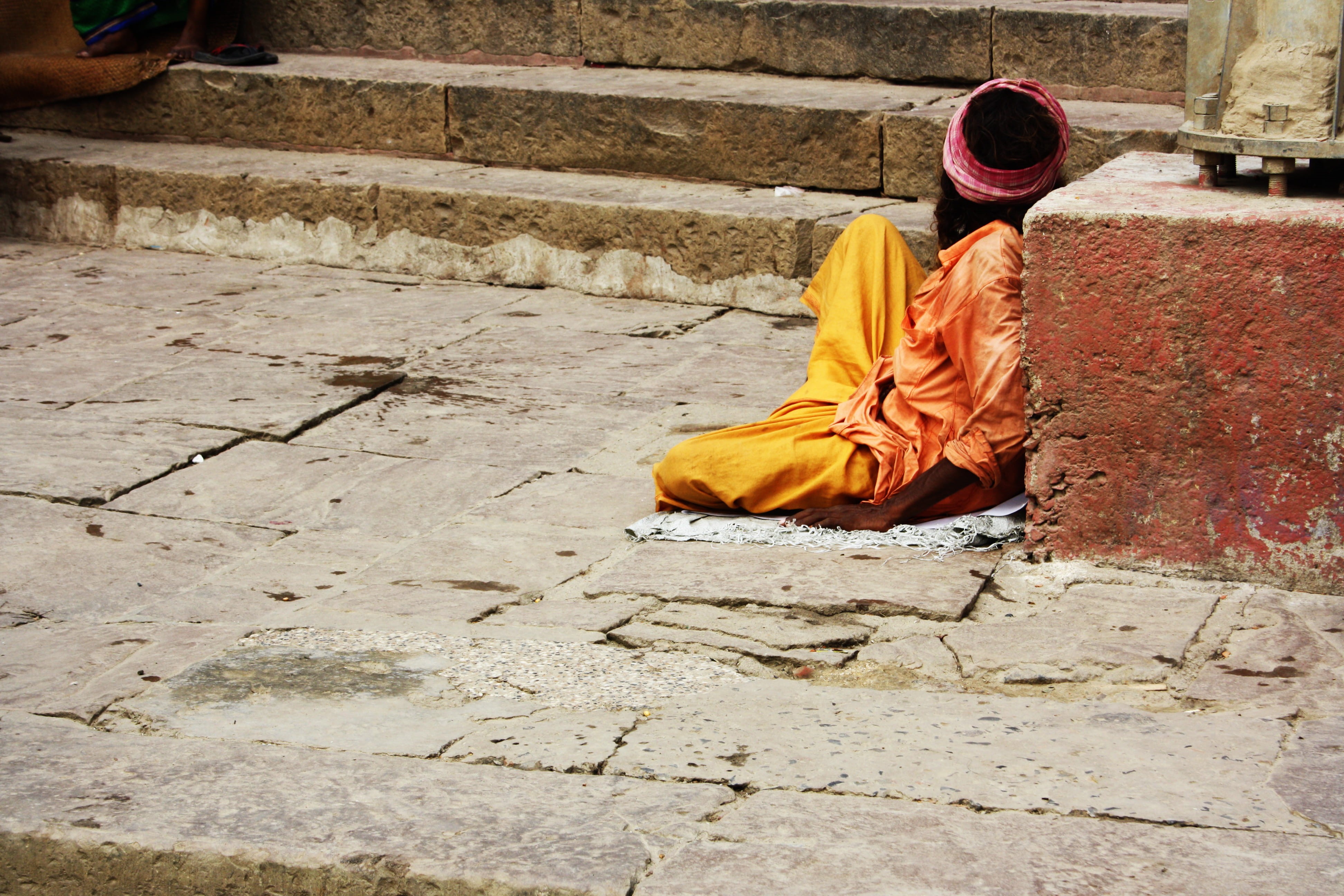 one person, 4K, sitting, lifestyles, full length, outdoors, day, social issues, men, staircase, traditional clothing, belief, clothing, architecture, built structure, HD Wallpaper