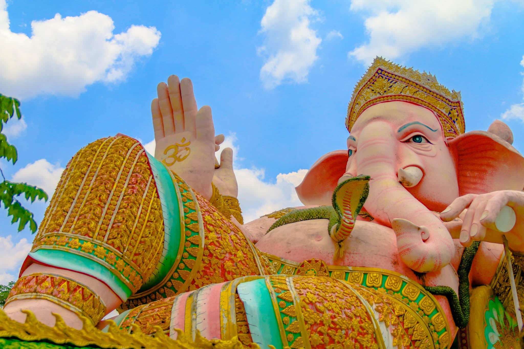 statue, the god of success, no people, outdoors, religion, spirituality, famous Place, temple - Building, low angle view, art and craft, built structure, HD Wallpaper