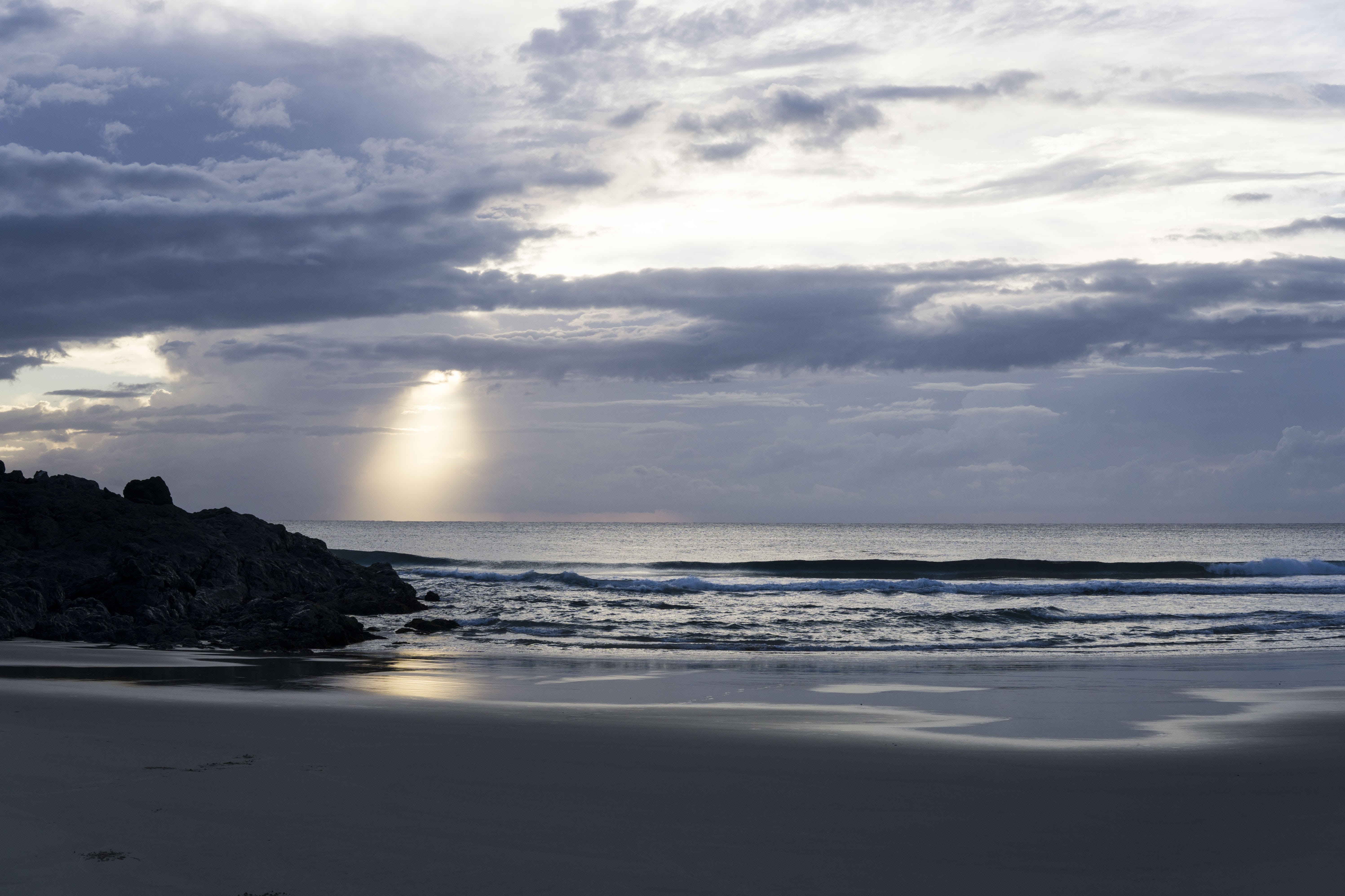port macquarie, sky, land, flynns beach, nature, outdoors, beauty in nature, sunrise, morning, sea, cloud - sky, horizon over water, idyllic, beach, sunlight, HD Wallpaper