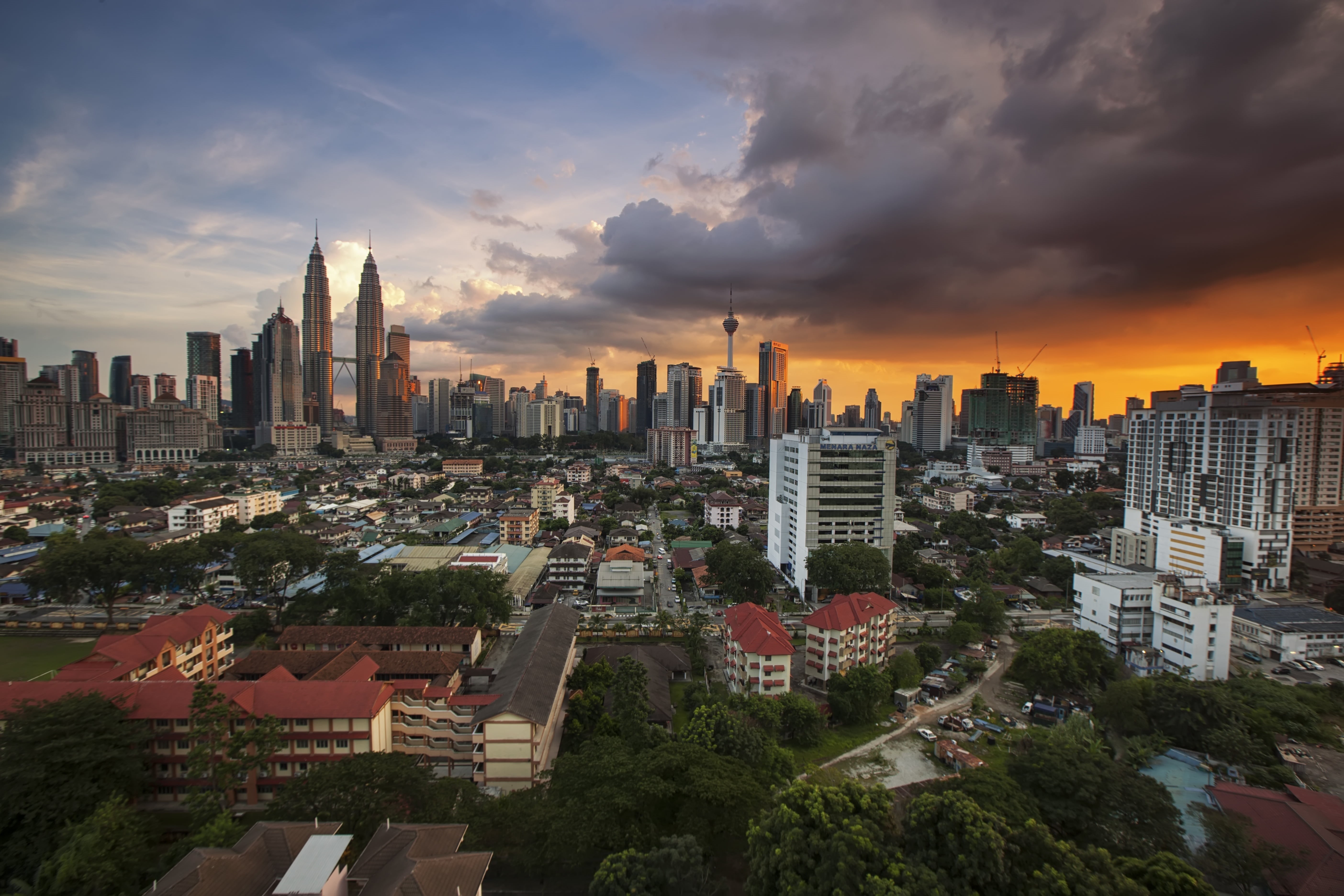 outdoors, building exterior, built structure, residential district, twin towers, cityscape, skyscraper, tower, tall - high, eye, s, moment, klcc, lumpur, HD Wallpaper